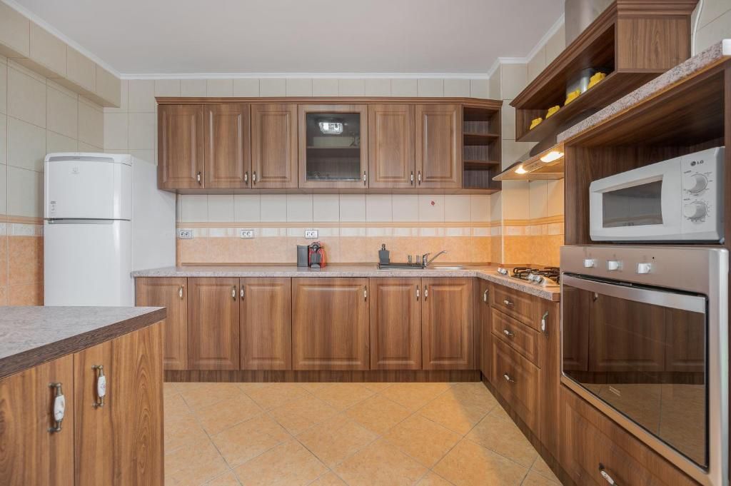 Complex turistic pe un domeniu de 5.375 mp | Sânmartin — fotografia 11