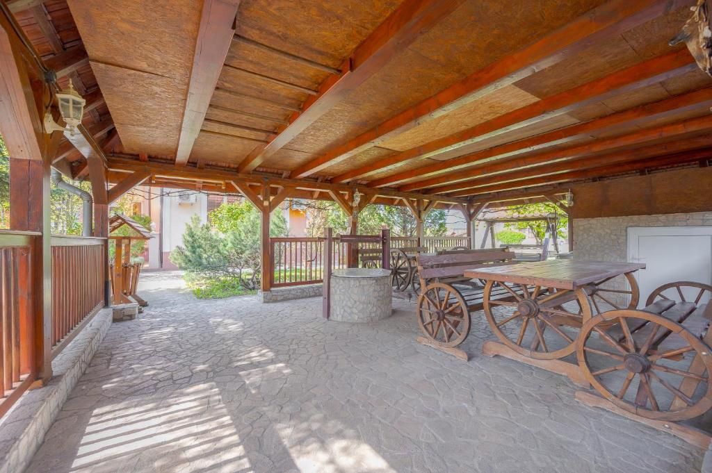 Complex turistic pe un domeniu de 5.375 mp | Sânmartin — fotografia 13