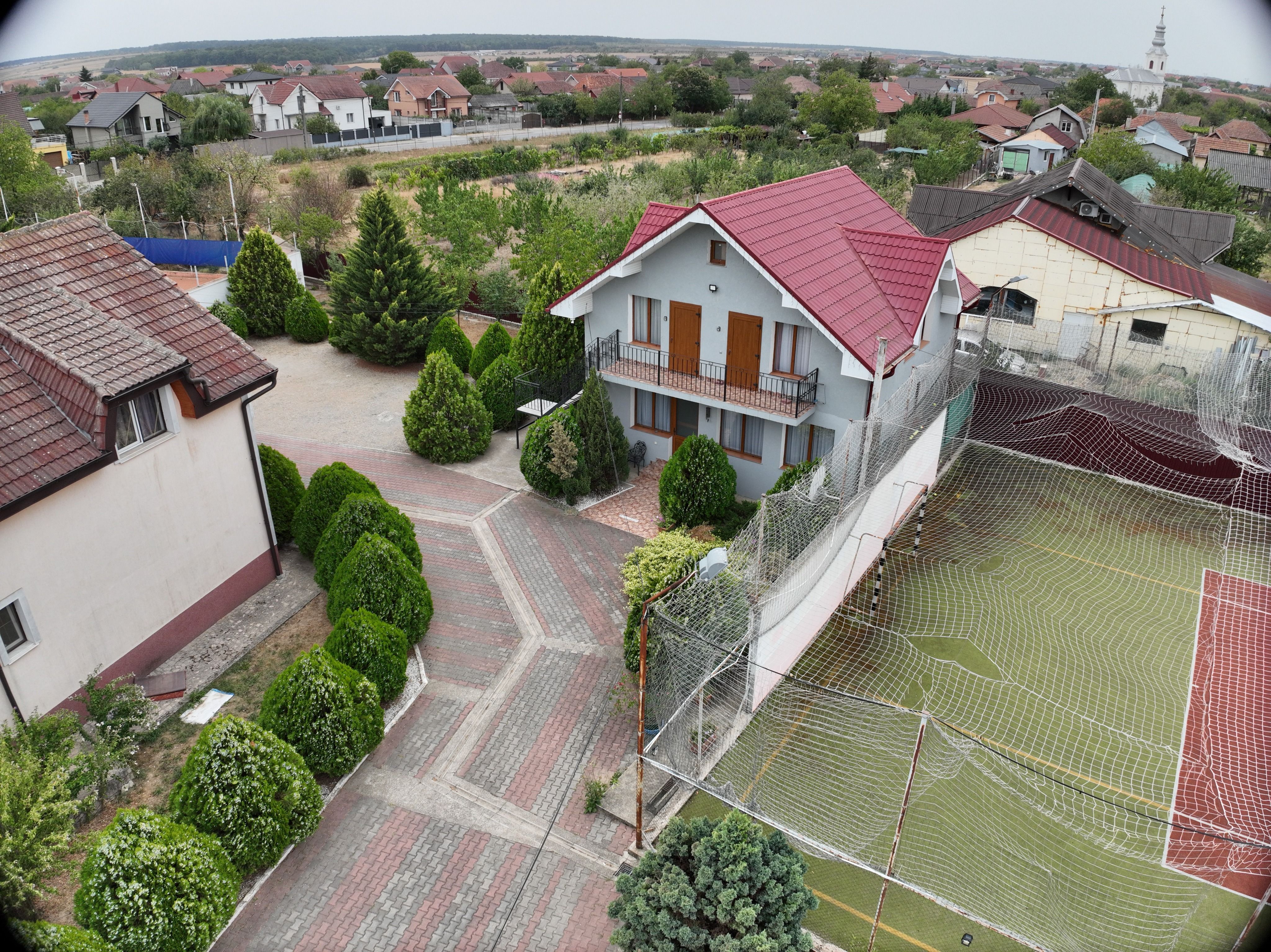 Complex turistic pe un domeniu de 5.375 mp | Sânmartin — fotografia 14
