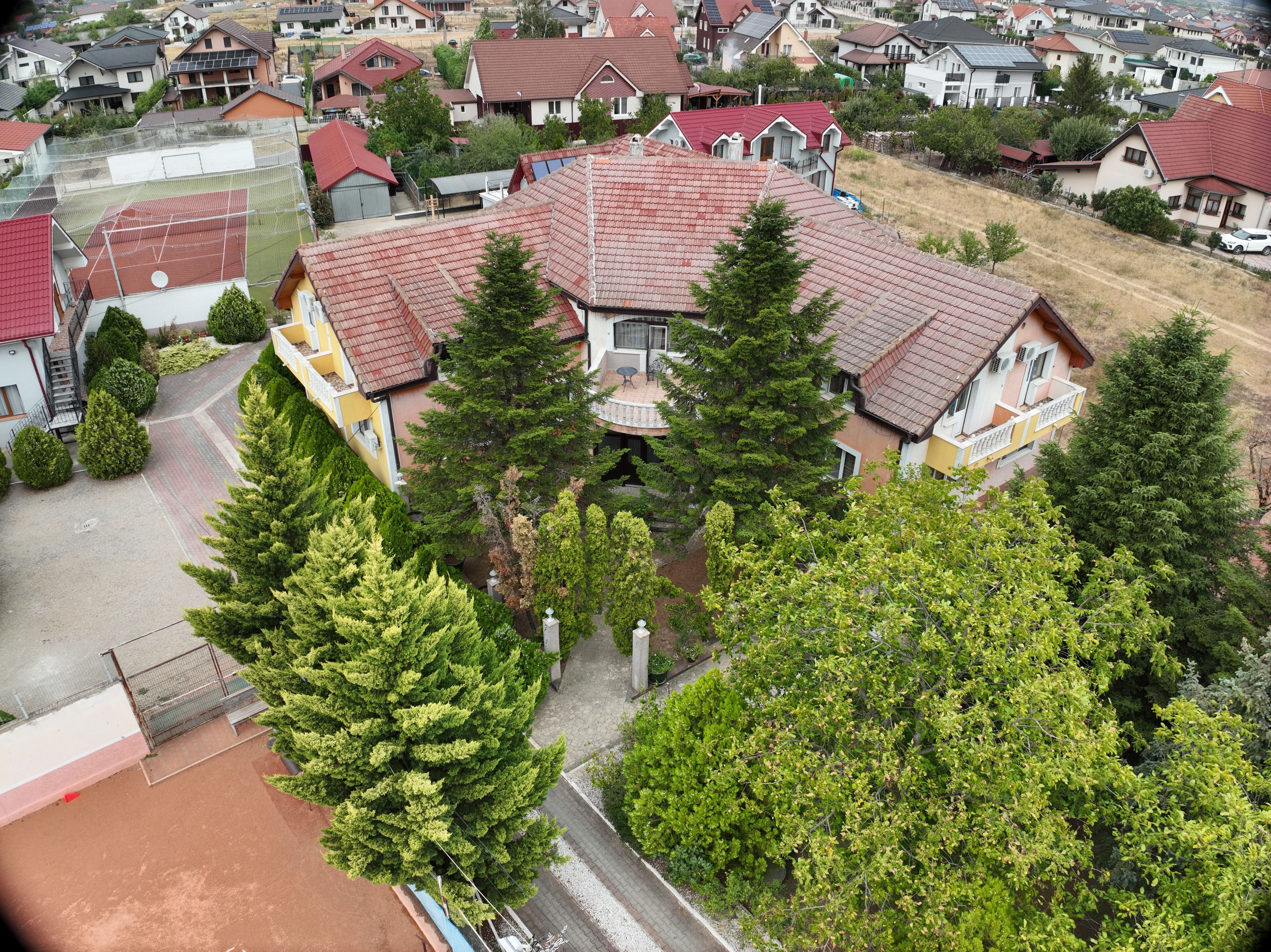 Complex turistic pe un domeniu de 5.375 mp | Sânmartin — fotografia 15