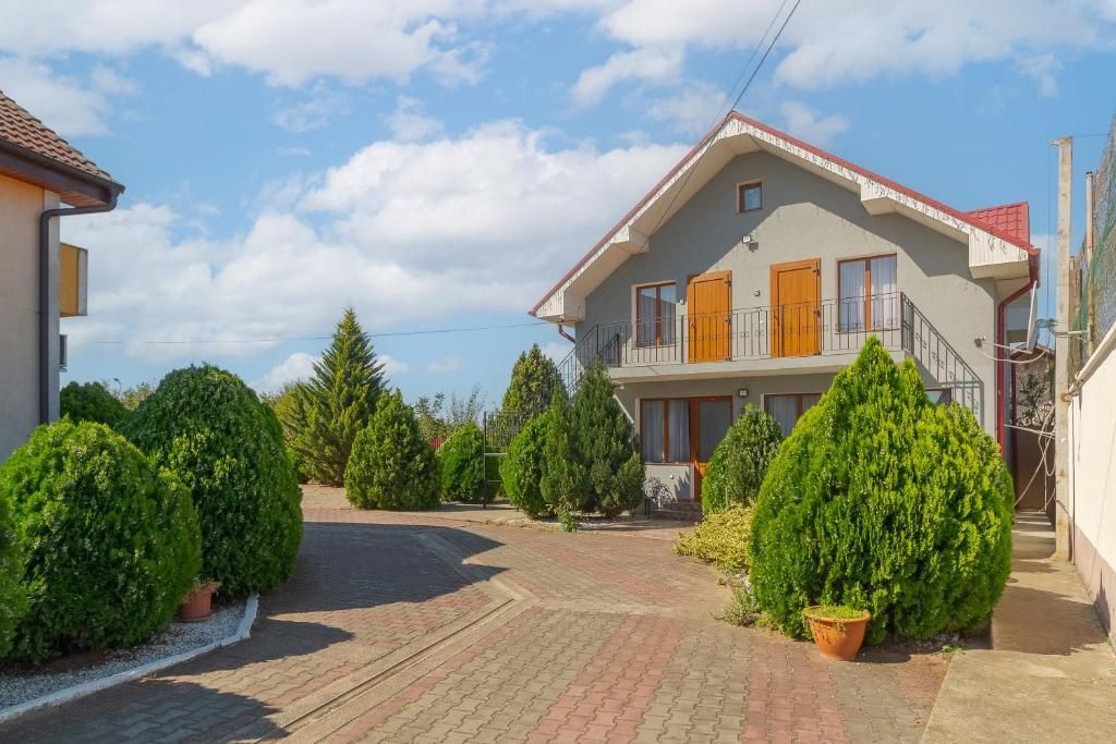 Complex turistic pe un domeniu de 5.375 mp | Sânmartin — fotografia 4