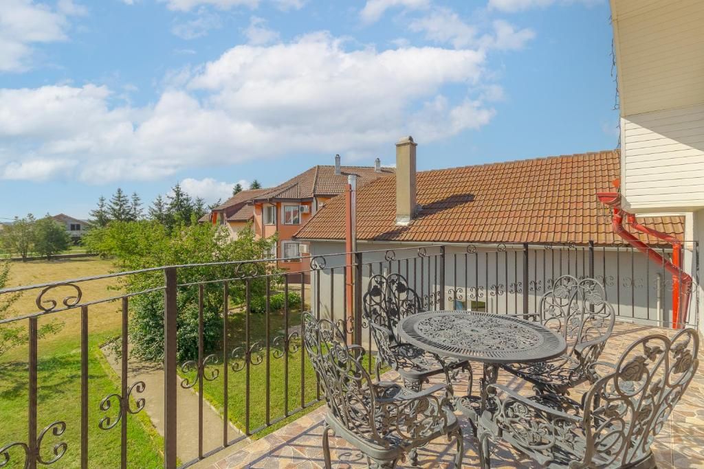Complex turistic pe un domeniu de 5.375 mp | Sânmartin — fotografia 5