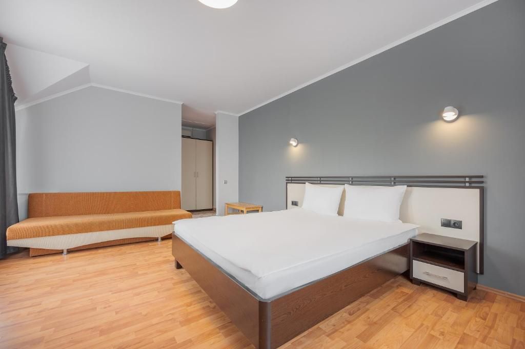 Complex turistic pe un domeniu de 5.375 mp | Sânmartin — fotografia 6