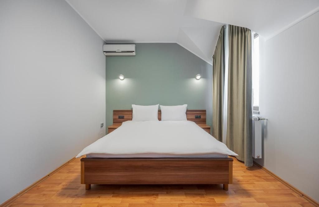 Complex turistic pe un domeniu de 5.375 mp | Sânmartin — fotografia 8