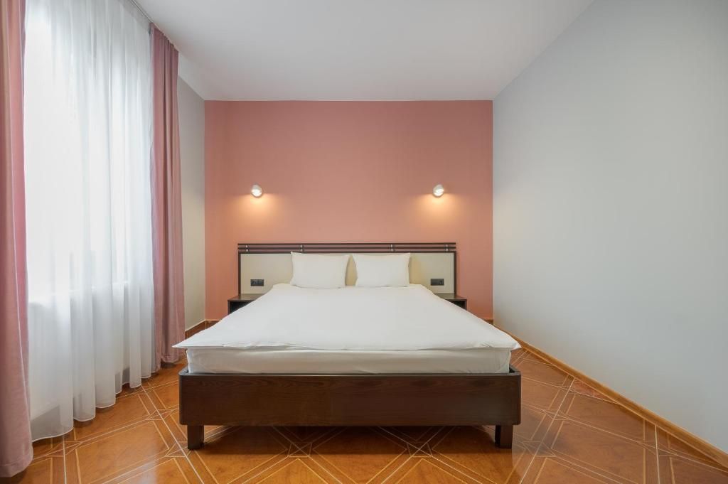 Complex turistic pe un domeniu de 5.375 mp | Sânmartin — fotografia 9
