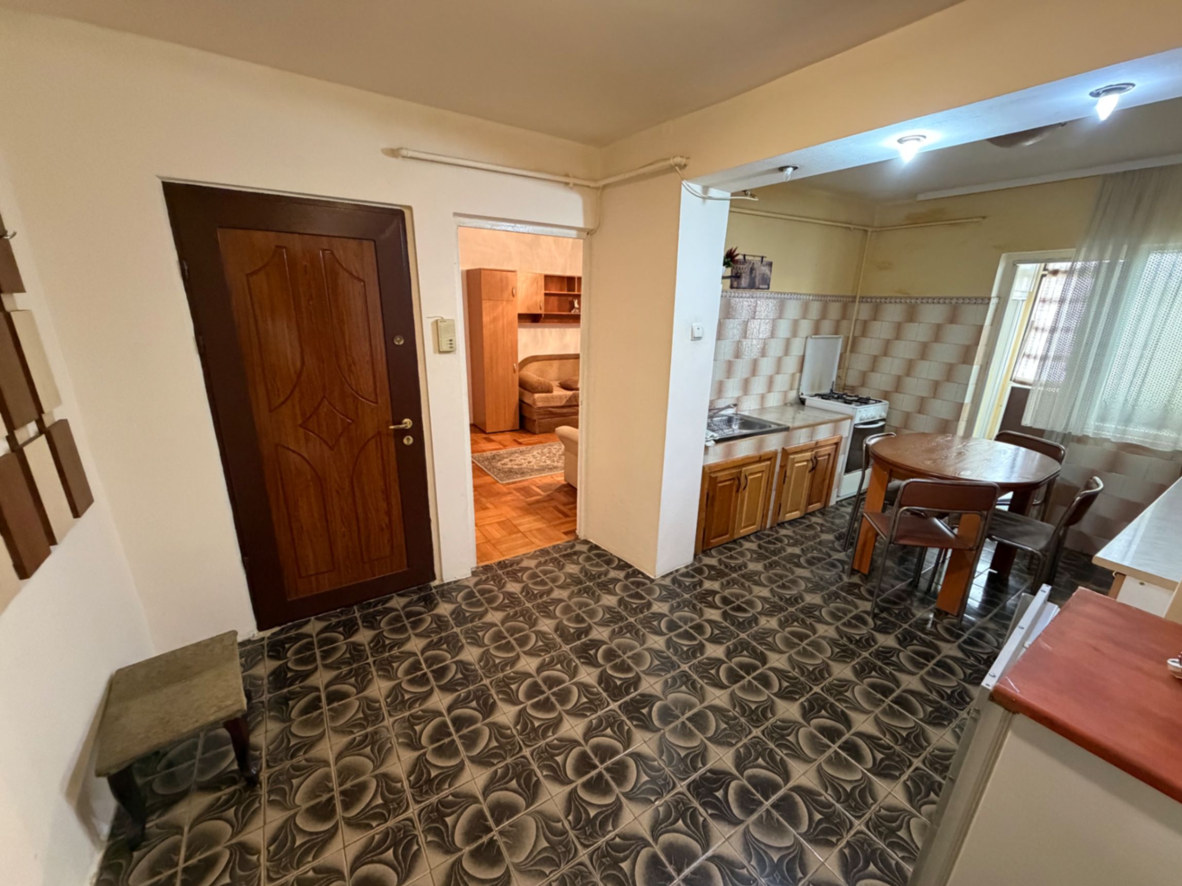 Apartament 2 camere, decomandat - zona Ampoi 3