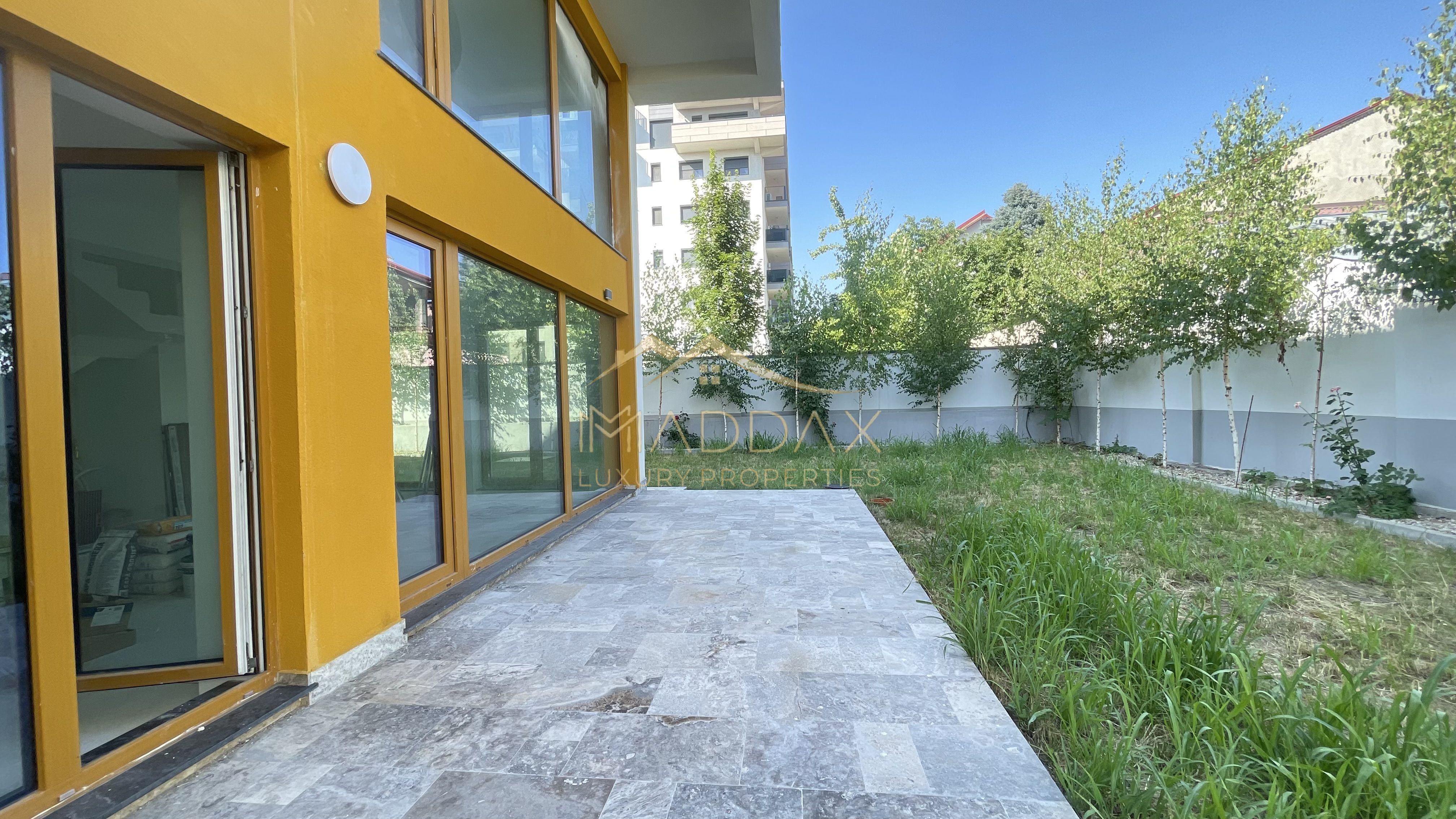 DUPLEX 3 Camere**TERASA+ CURTE**Bloc boutique***NOU// DOMENII