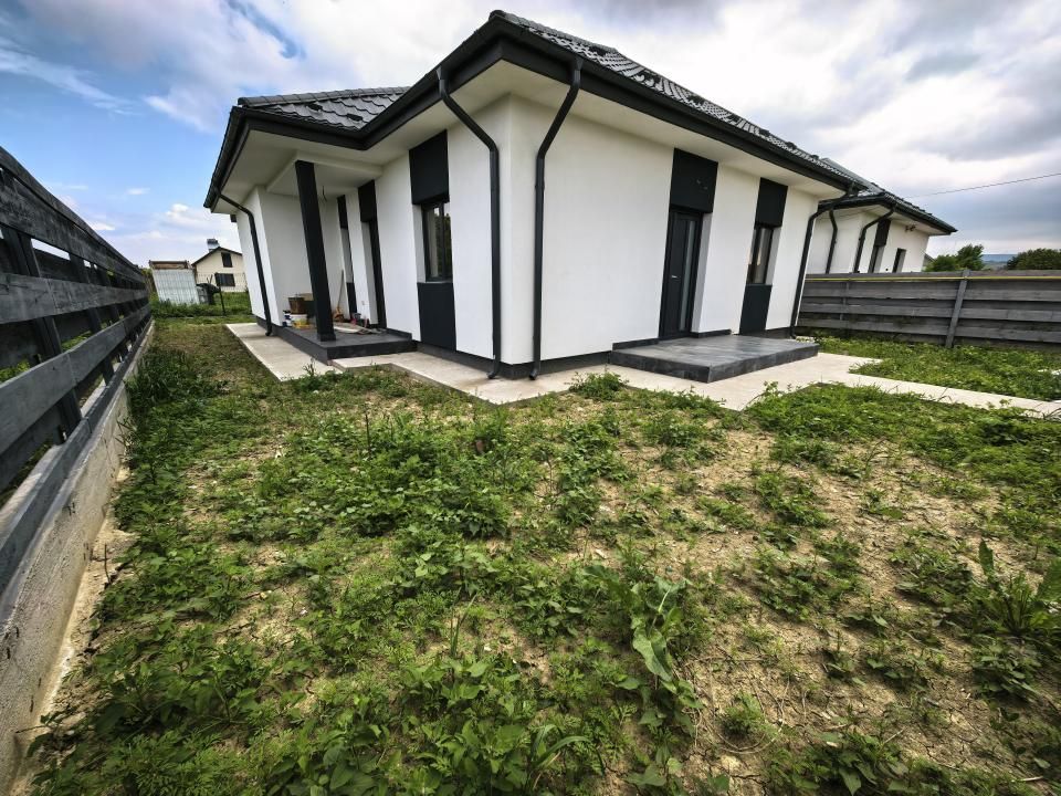 Casă individuală 3 camere 2 bai 313 mp teren Lunca Cetațuii