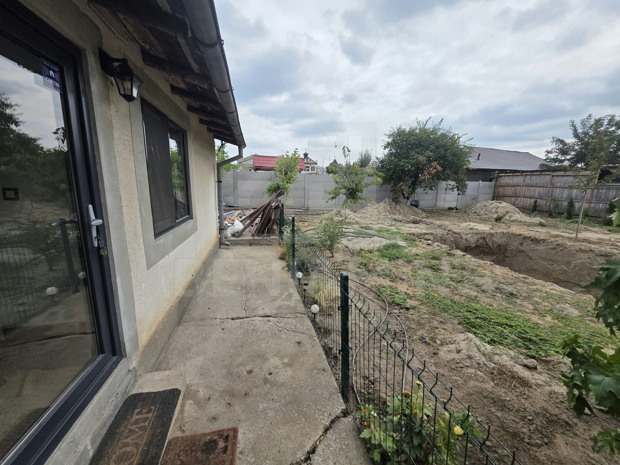 Casa de vanzare in Romanesti cu teren 1200mp mobilata utilata — fotografia 3