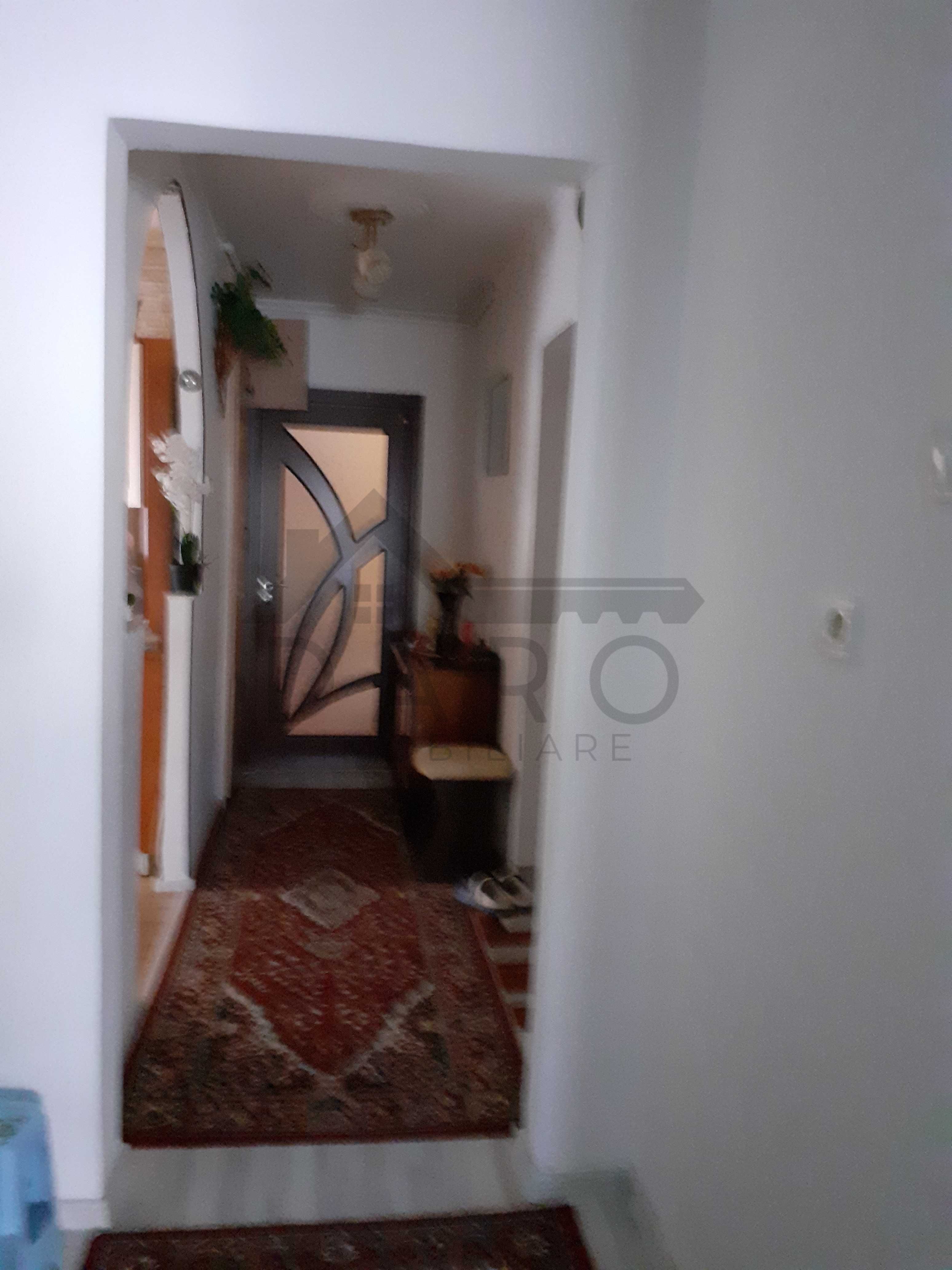 Apartament cu 3 camere de vanzare — fotografia 3