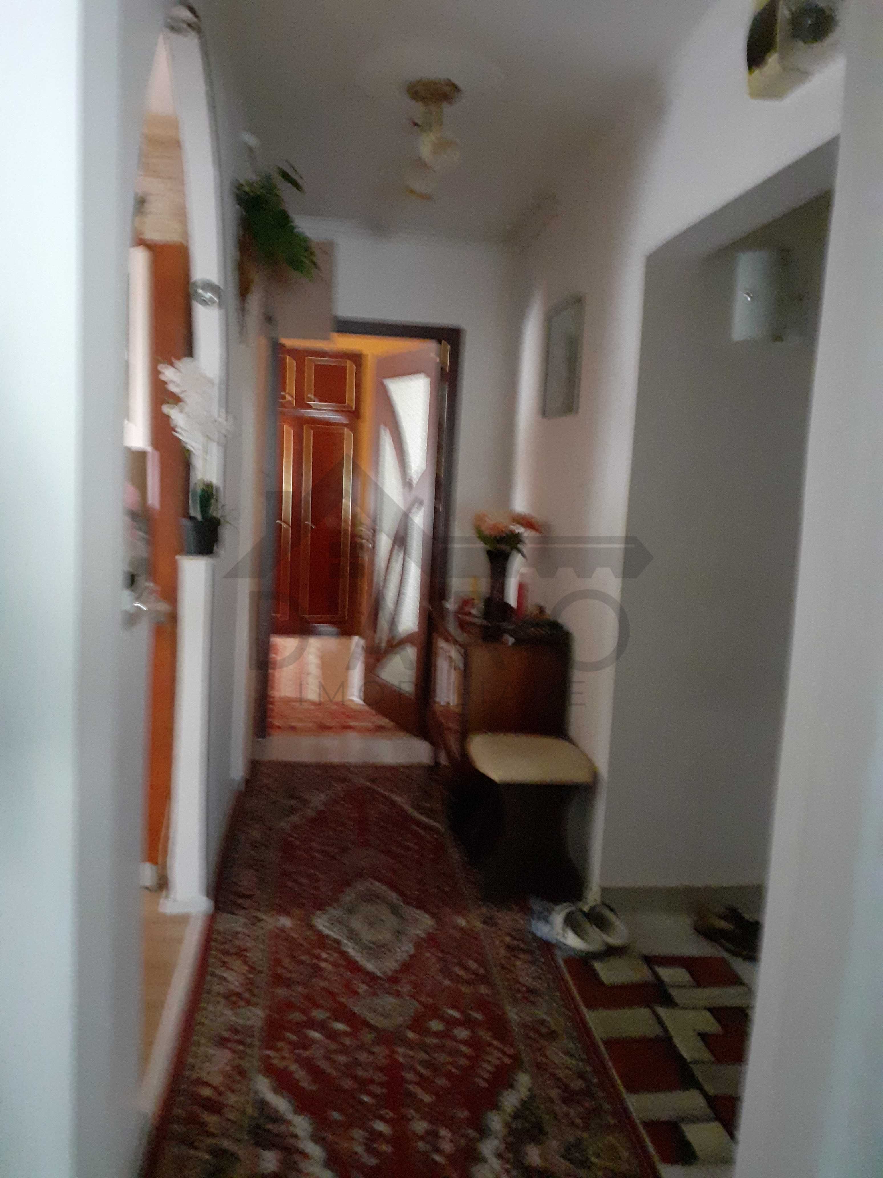 Apartament cu 3 camere de vanzare — fotografia 5