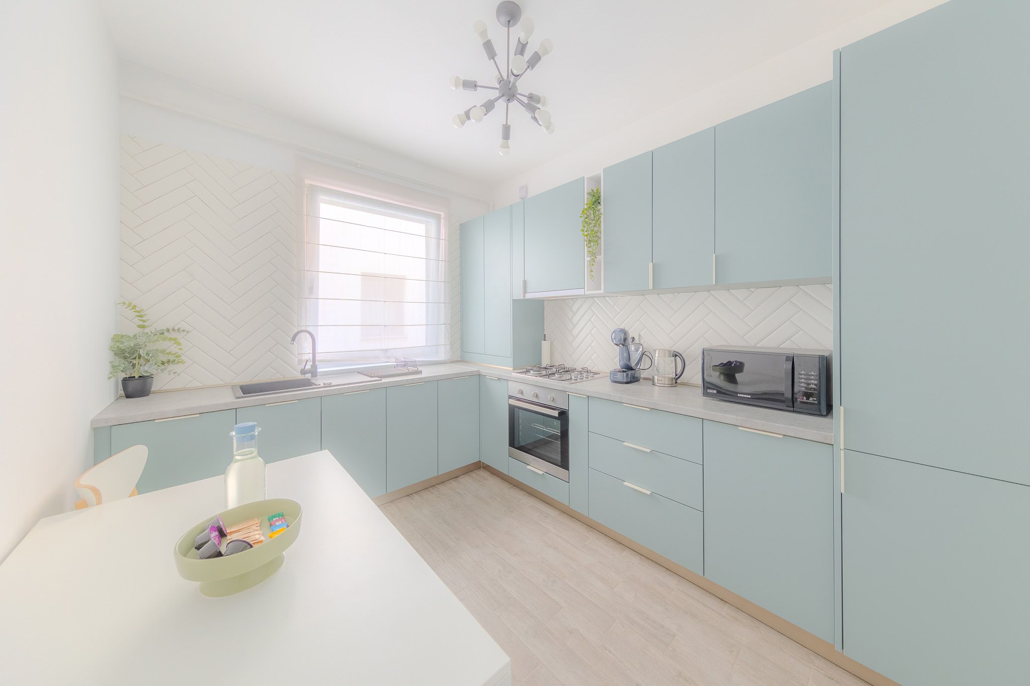 Apartament 3 camere, ultracentral, Oradea. 287 000 E. Comision 0 — fotografia 3