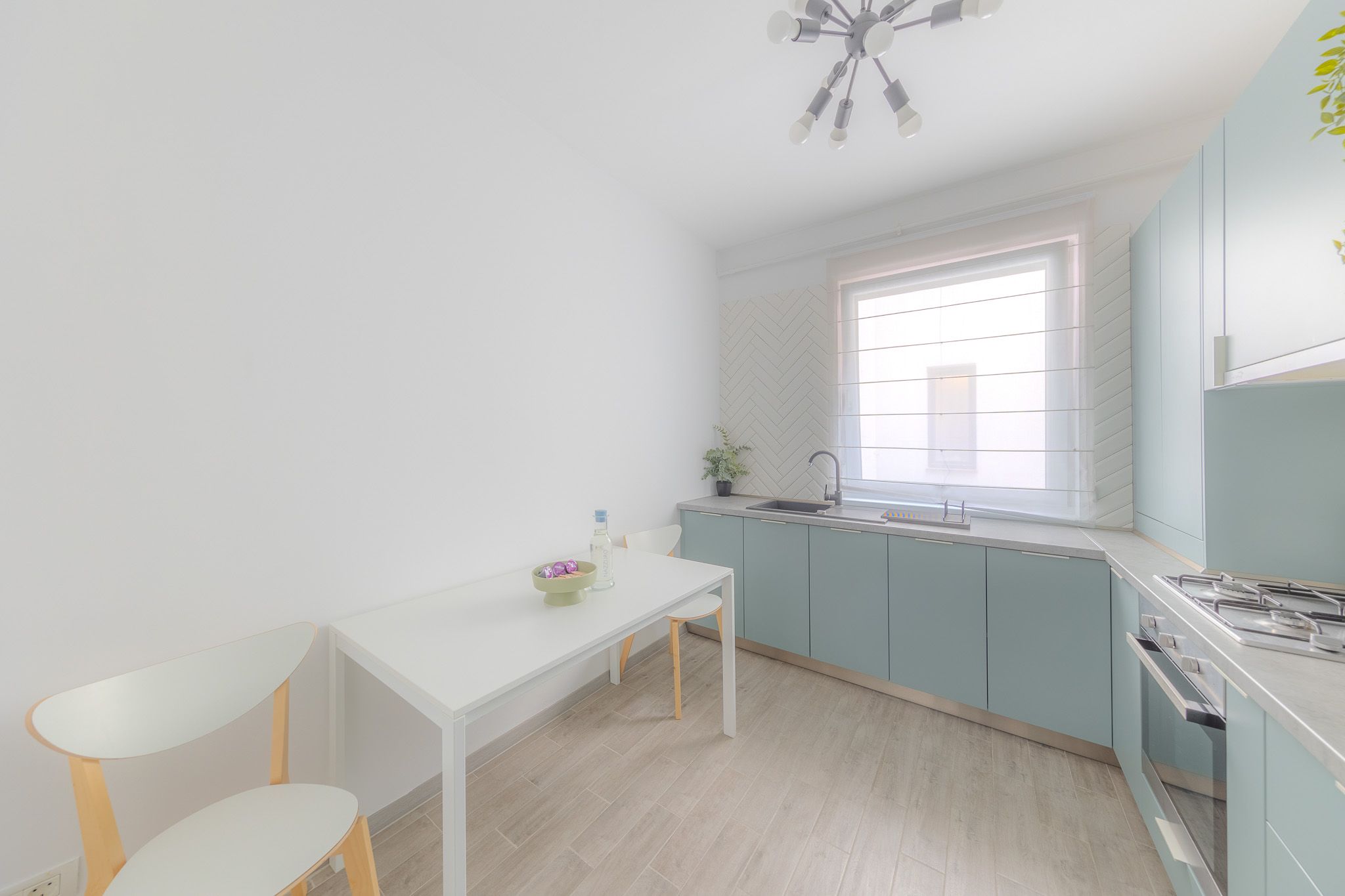 Apartament 3 camere, ultracentral, Oradea. 287 000 E. Comision 0 — fotografia 5