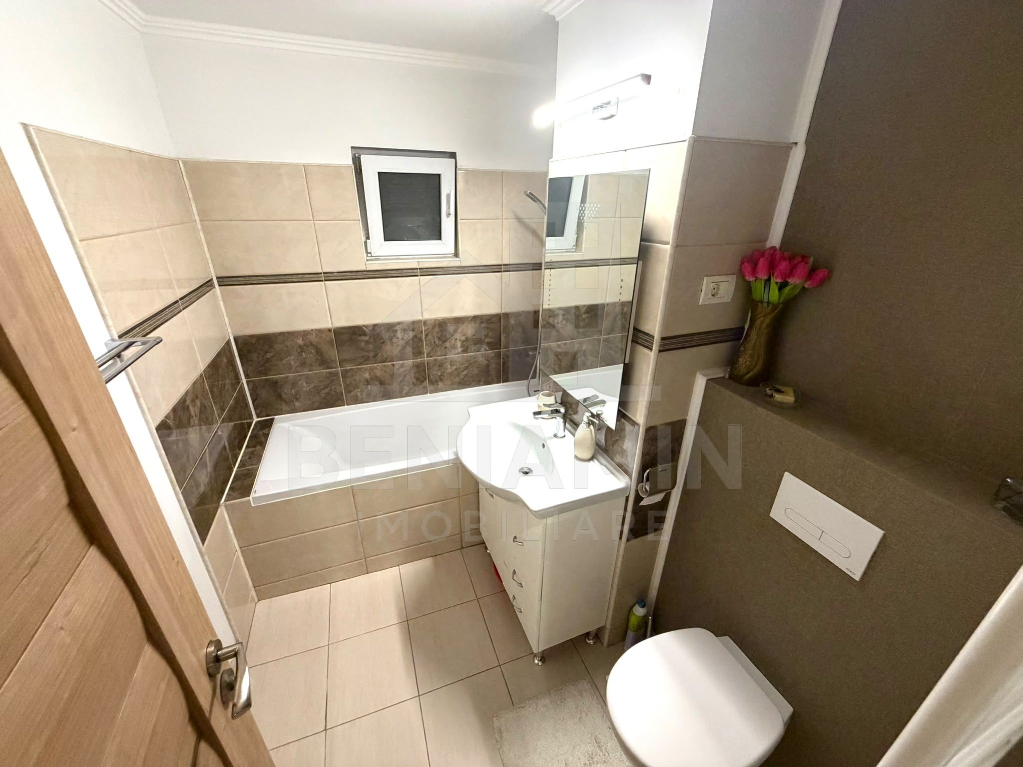 Apartament 3 camere si 2 bai Rovine decomandat 67mp  an1985 — fotografia 5