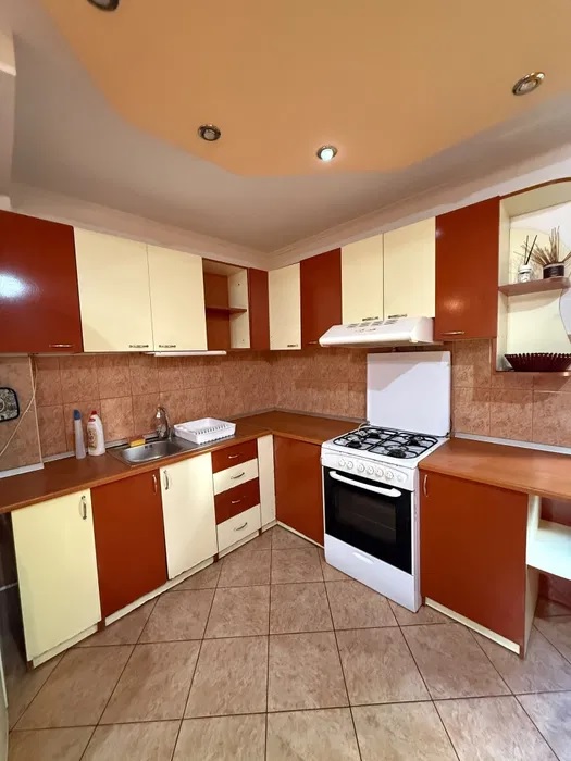 Apartament cu 3 camere, 80 mp – spațios și luminos , zona Mol — fotografia 2