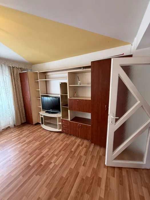 Apartament cu 3 camere, 80 mp – spațios și luminos , zona Mol — fotografia 3