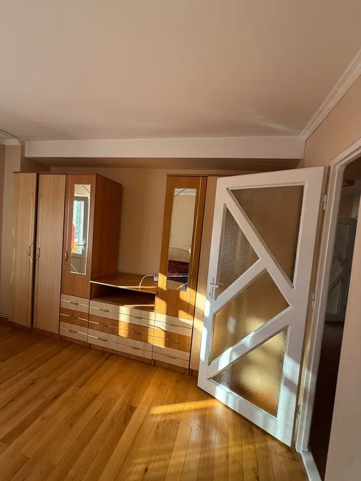 Apartament cu 3 camere, 80 mp – spațios și luminos , zona Mol — fotografia 4