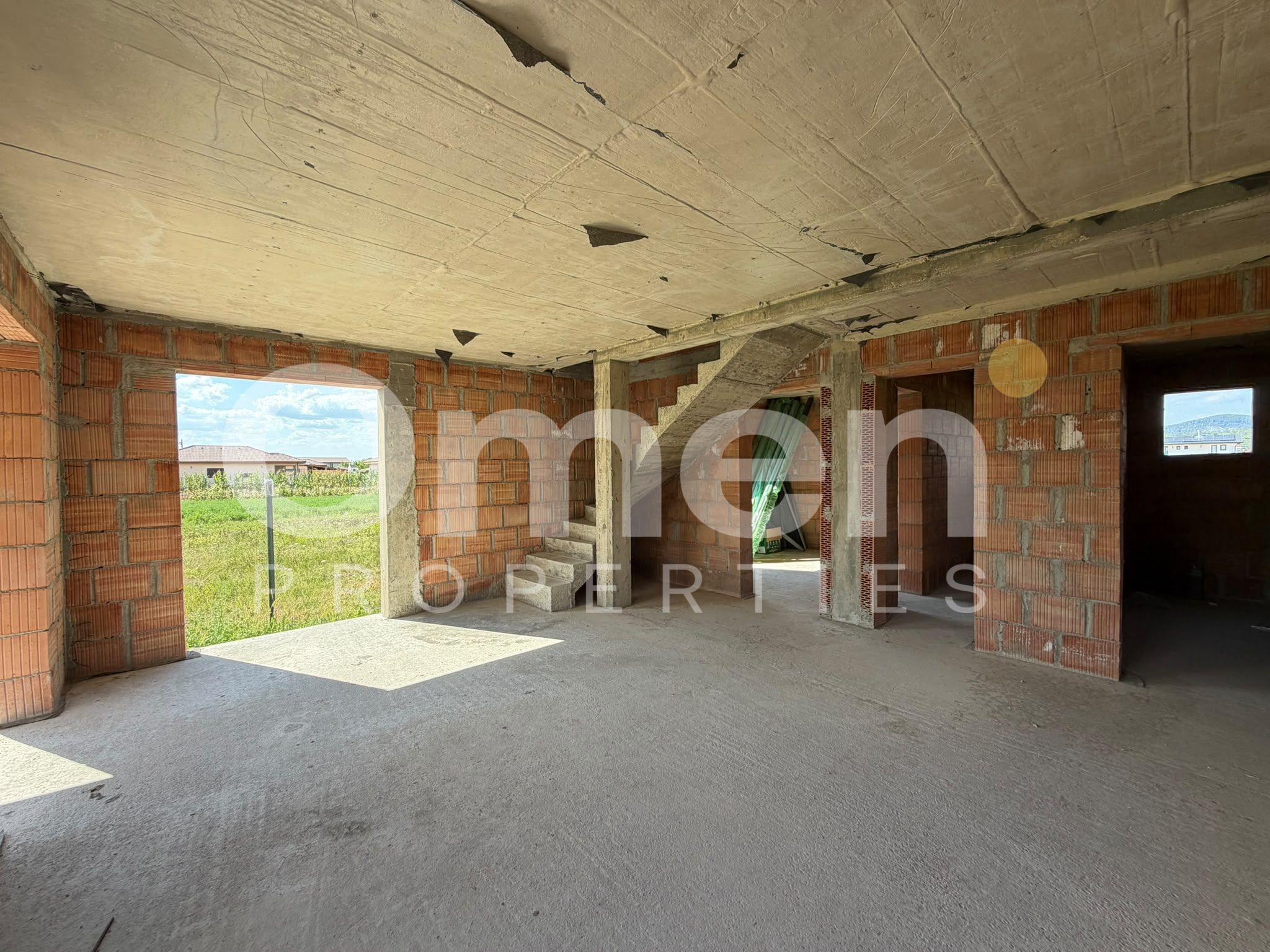 Casa la rosu de vanzare | 120 mp | 5 ari de teren | sat Sasar — fotografia 3