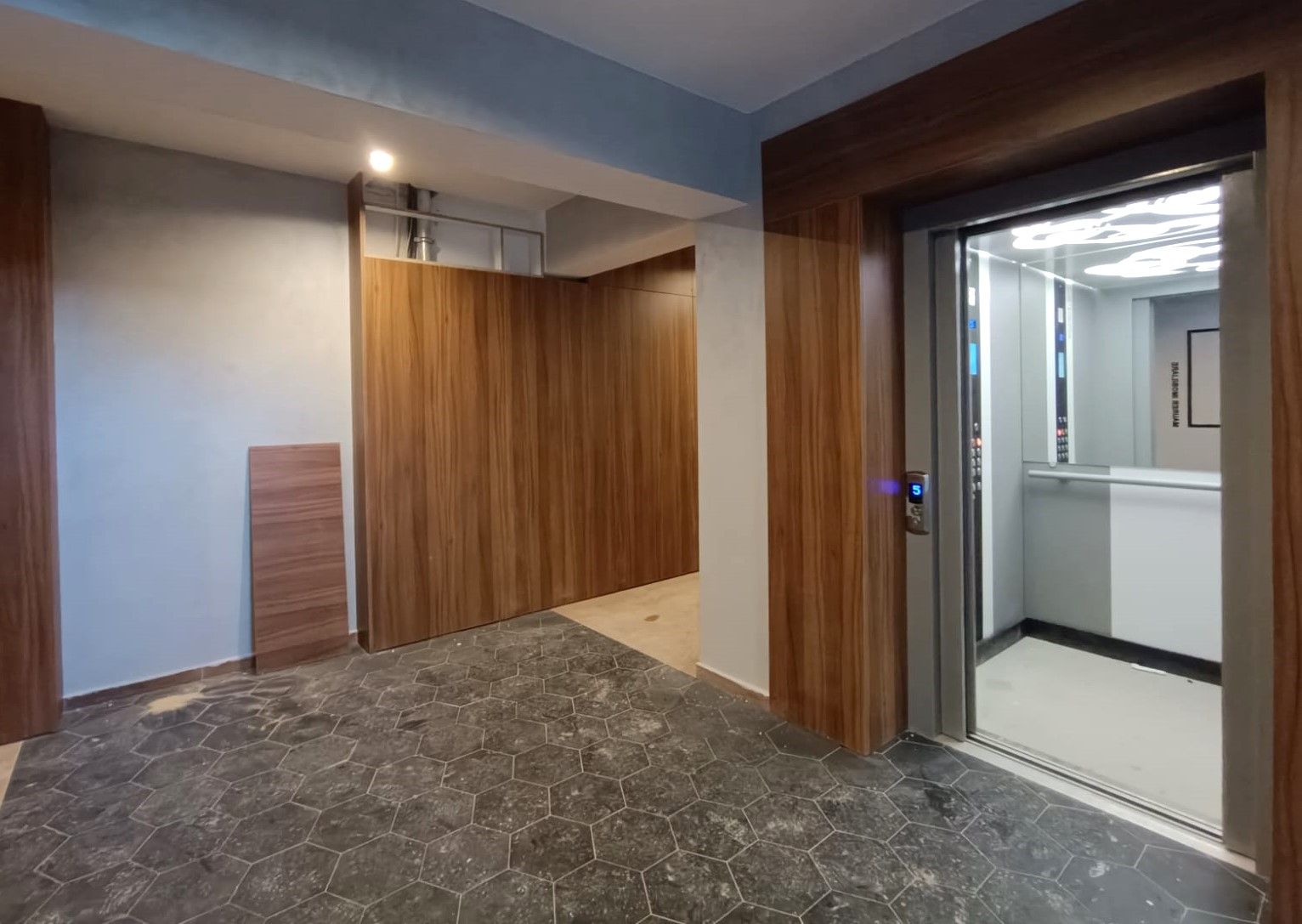 2 camere mobilat cu balcon generos de 9 mp boxă și parcare subterană — fotografia 10