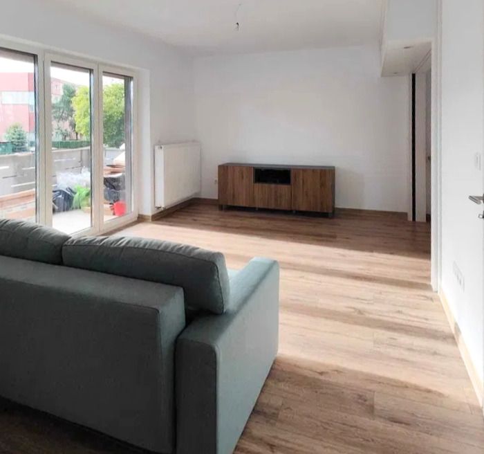 2 camere mobilat cu balcon generos de 9 mp boxă și parcare subterană — fotografia 3