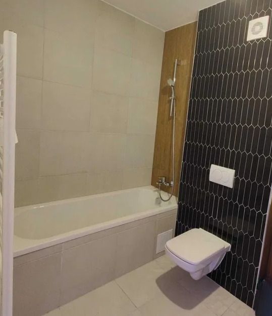 2 camere mobilat cu balcon generos de 9 mp boxă și parcare subterană — fotografia 7