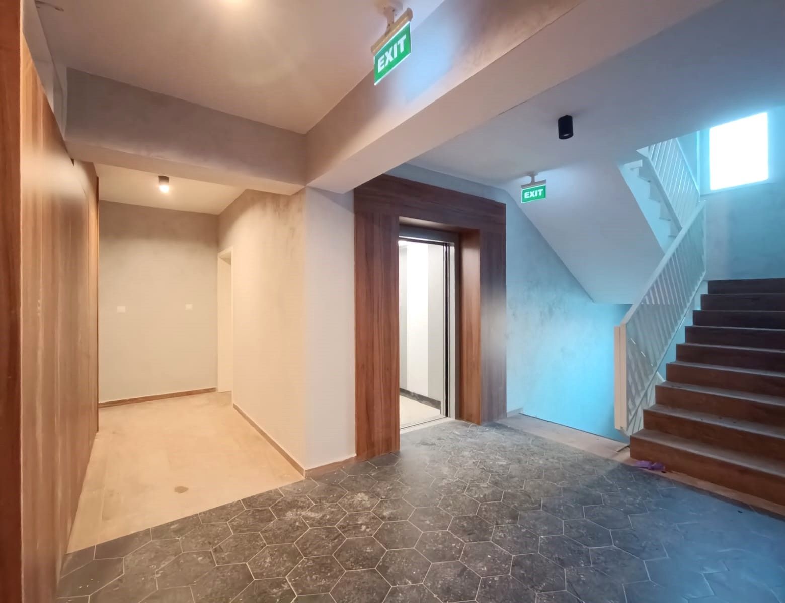 2 camere mobilat cu balcon generos de 9 mp boxă și parcare subterană — fotografia 8