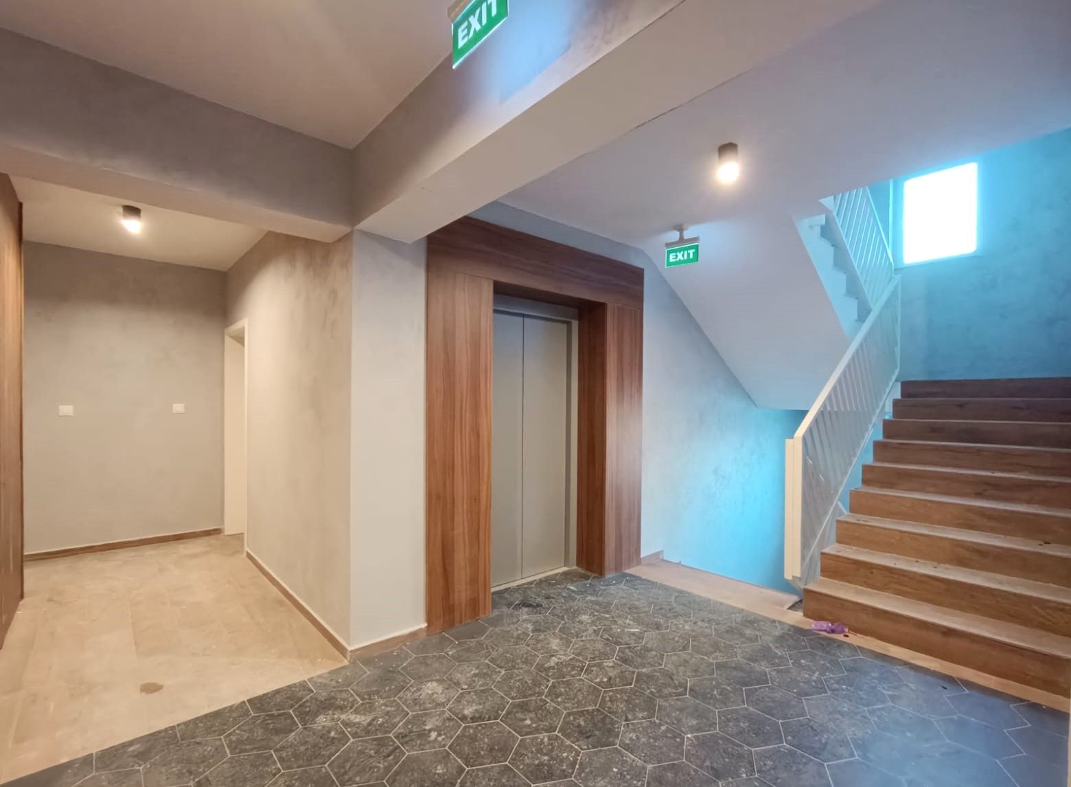 2 camere mobilat cu balcon generos de 9 mp boxă și parcare subterană — fotografia 9