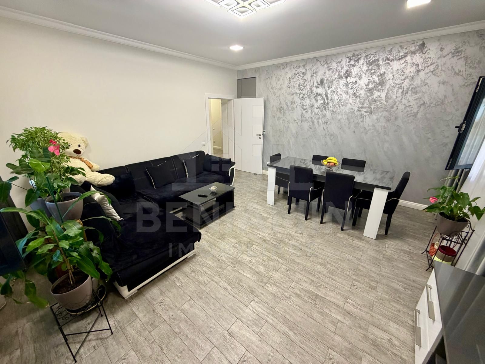 Apartament decomandat deosebit 3 camere 2 bai bloc 2020 cu parcare — fotografia 3