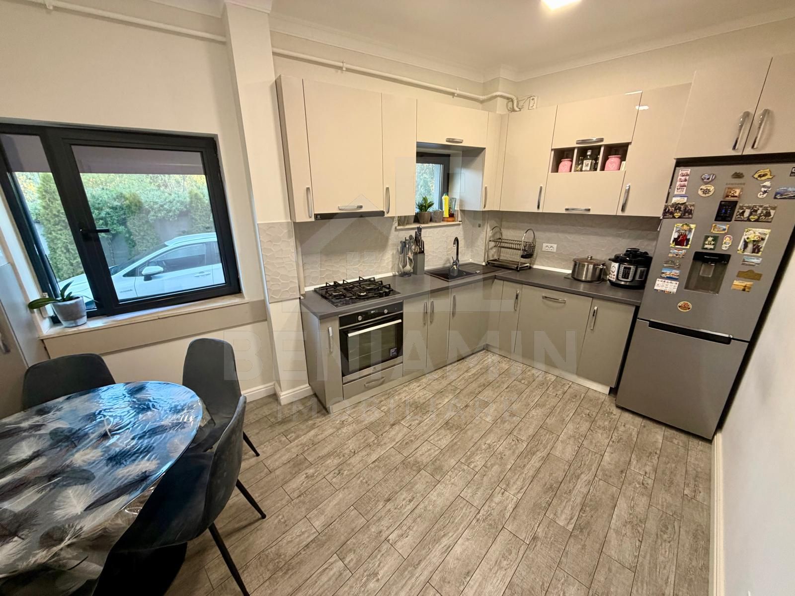 Apartament decomandat deosebit 3 camere 2 bai bloc 2020 cu parcare — fotografia 4