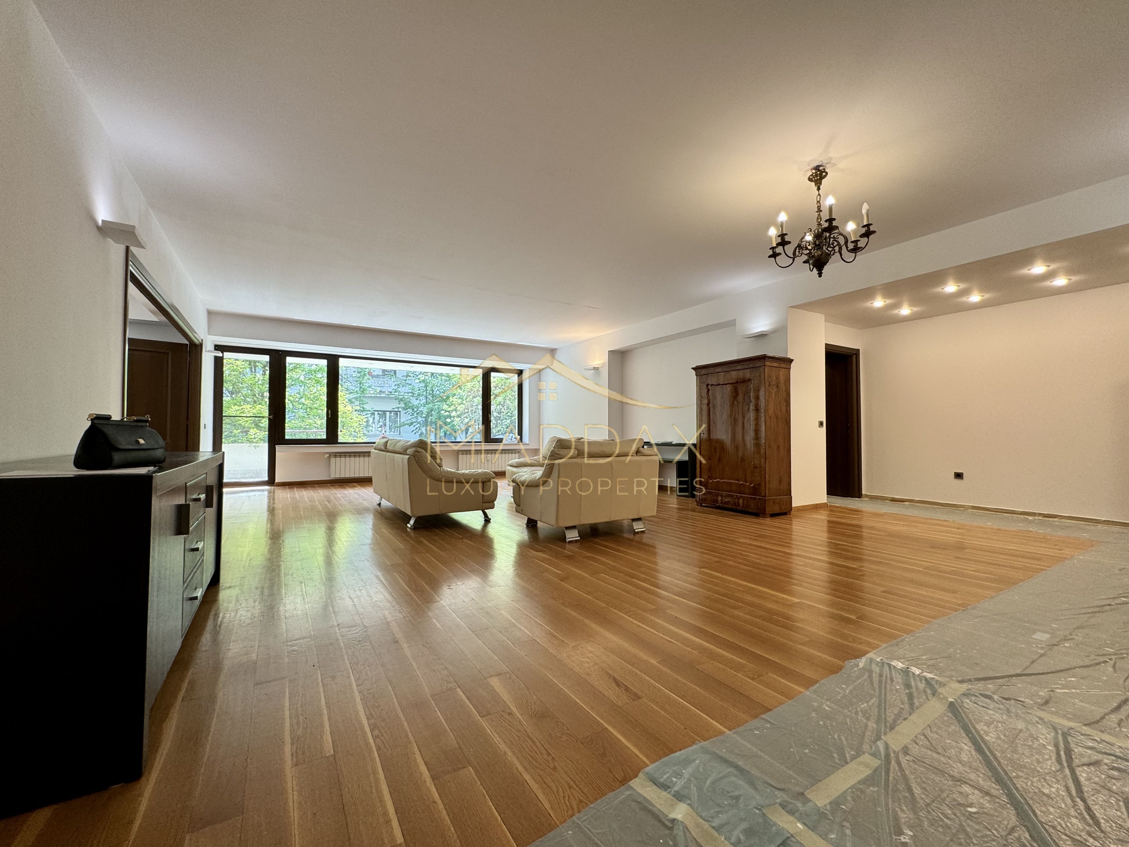 Apartament cu 4 camere 250mp* 2 parcări subterane / Dorobanti-Capitale