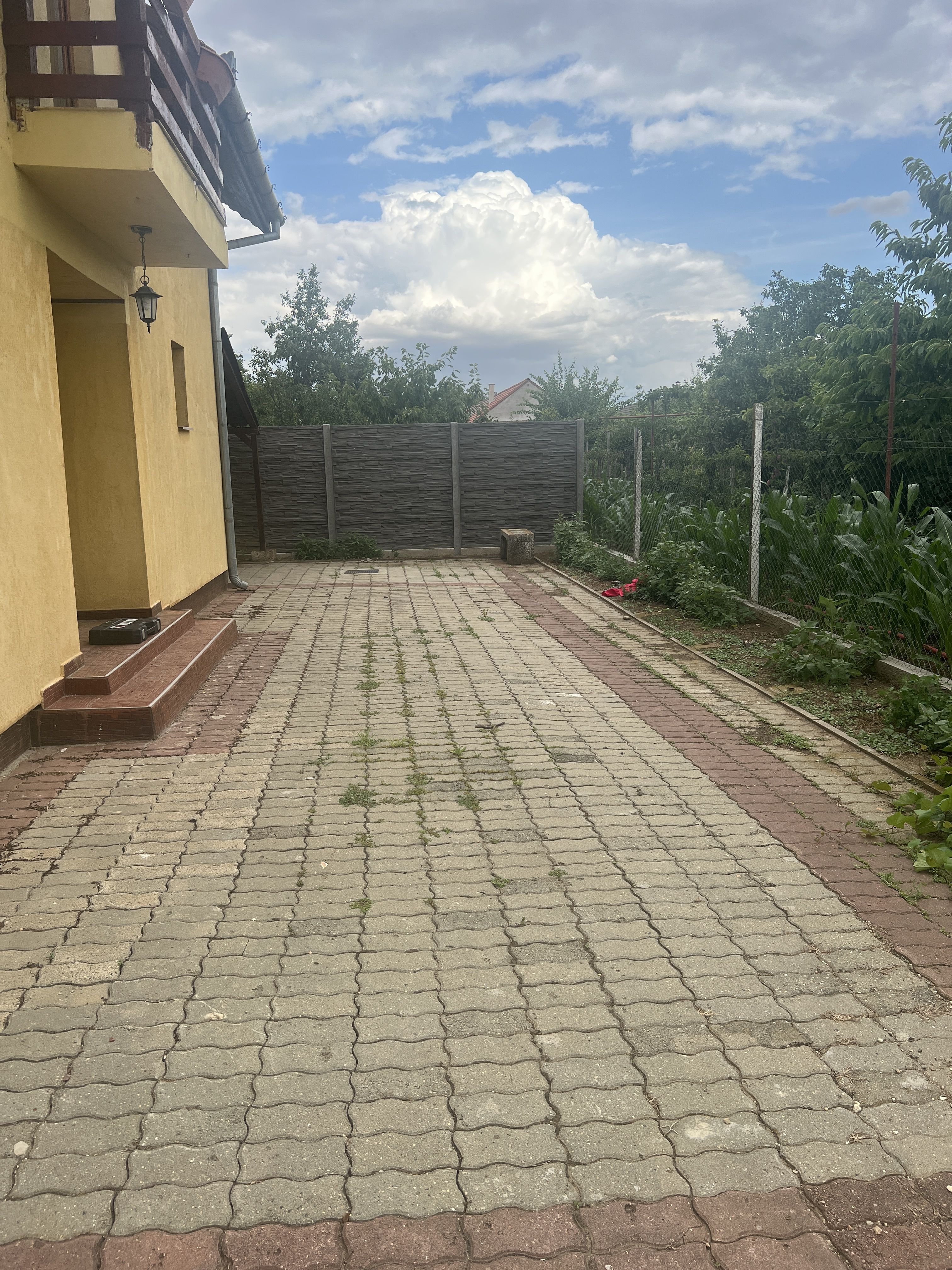 CASA DE VANZARE IN CARTIERUL PRIMAVERII -GIARMATA MARE — fotografia 3