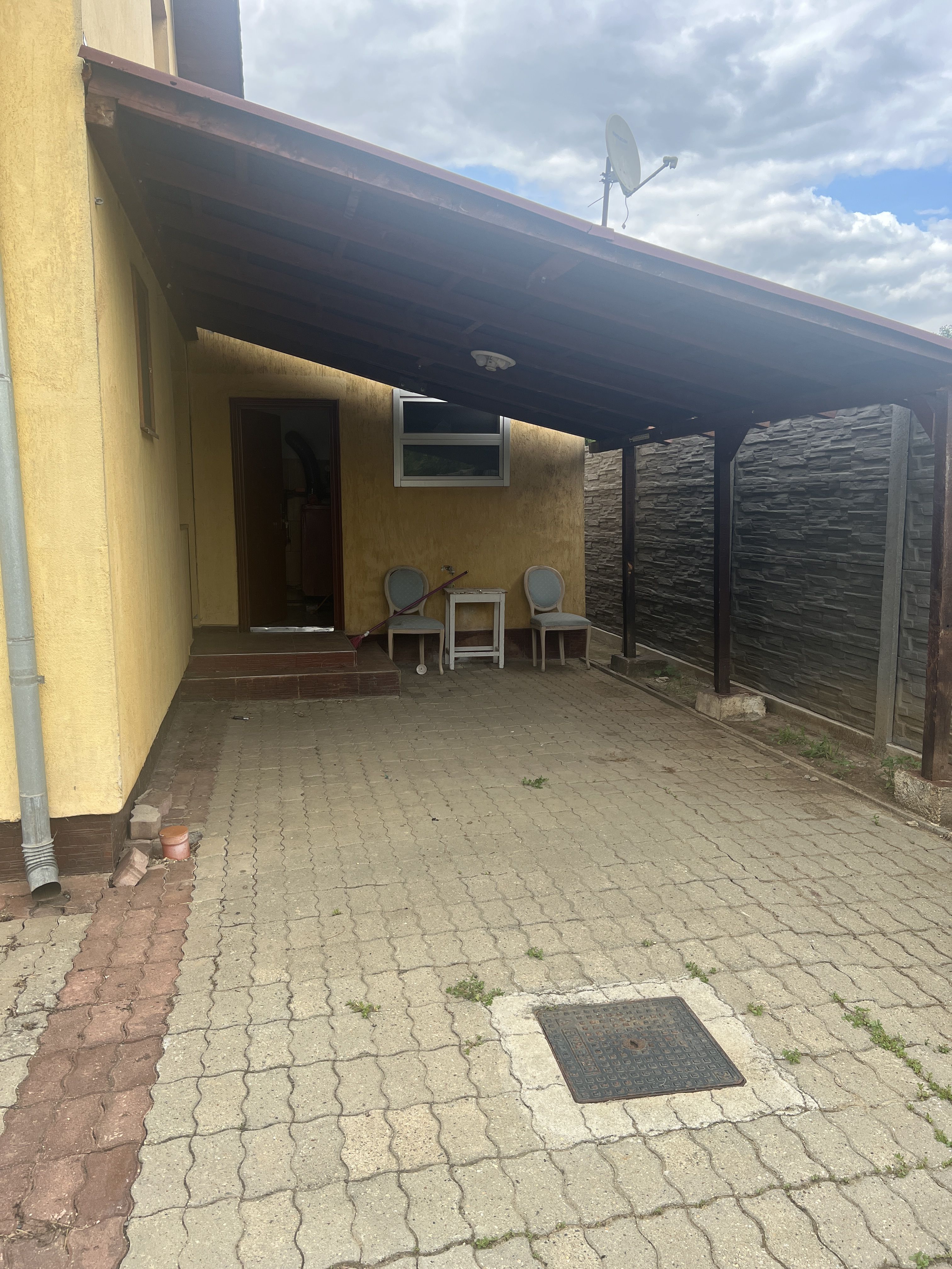 CASA DE VANZARE IN CARTIERUL PRIMAVERII -GIARMATA MARE — fotografia 4