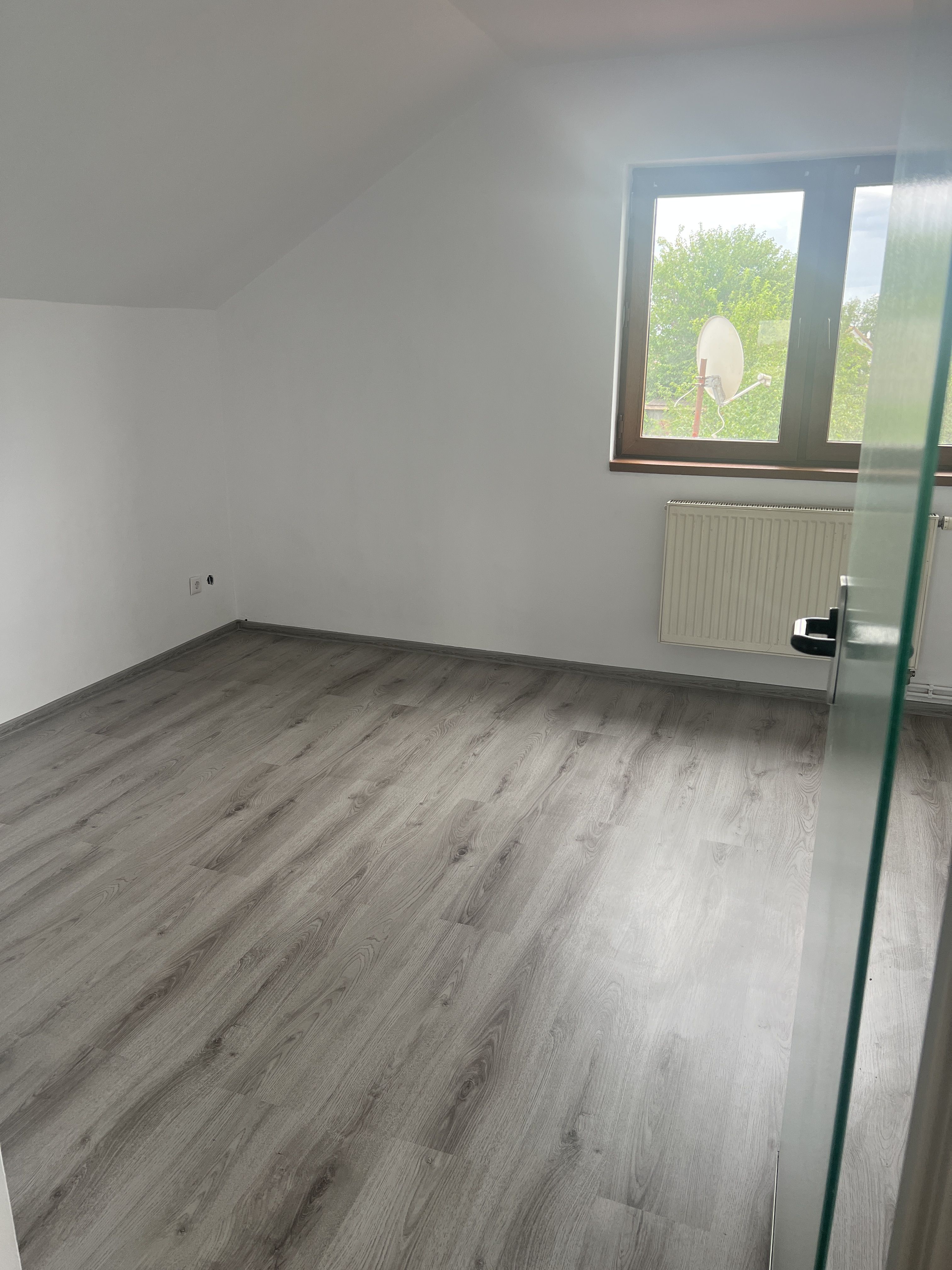 CASA DE VANZARE IN CARTIERUL PRIMAVERII -GIARMATA MARE — fotografia 6