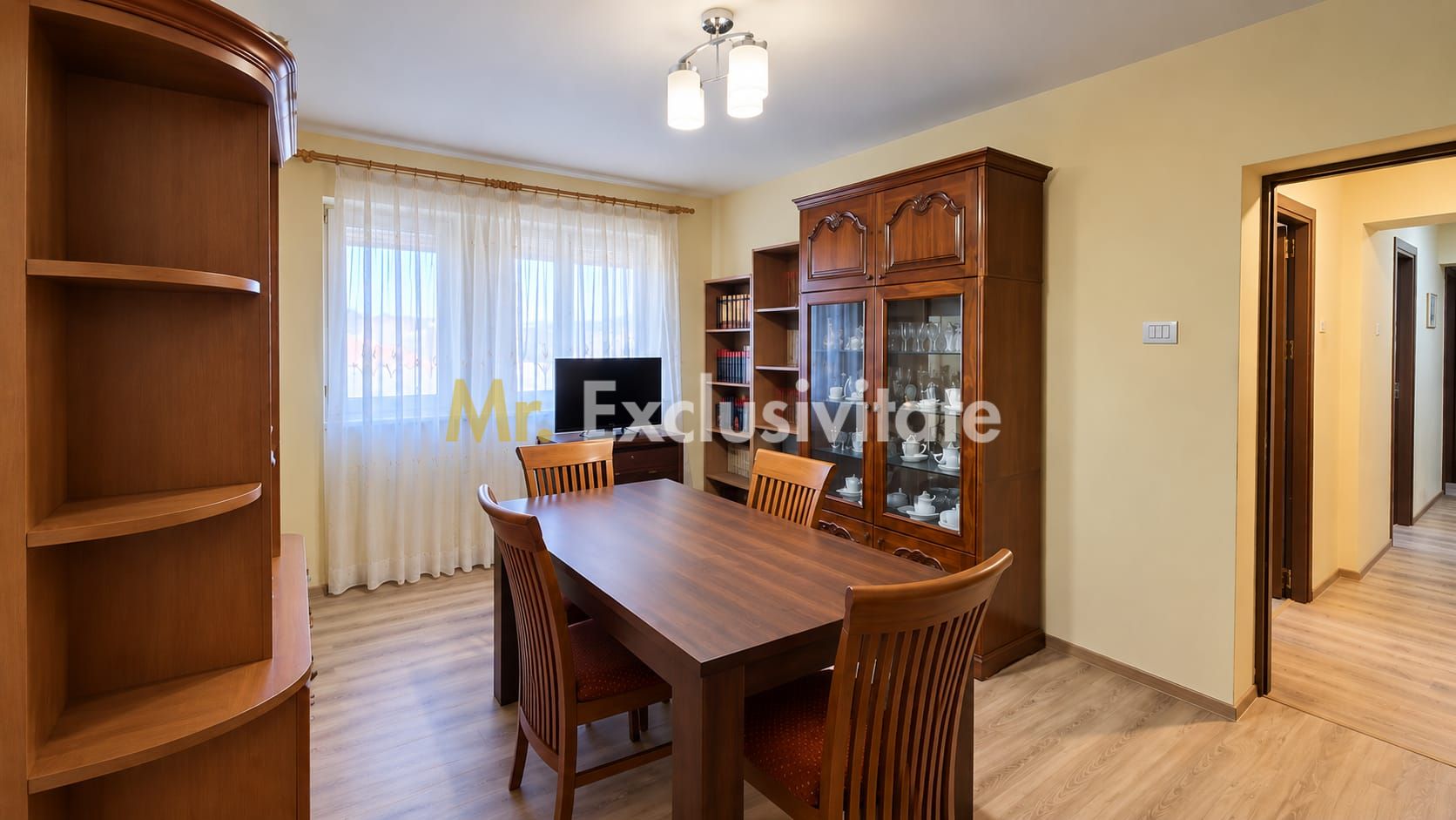 Apartament 3 camere Ultracentral-Pitesti-Bloc Mobilux etaj intermediar
