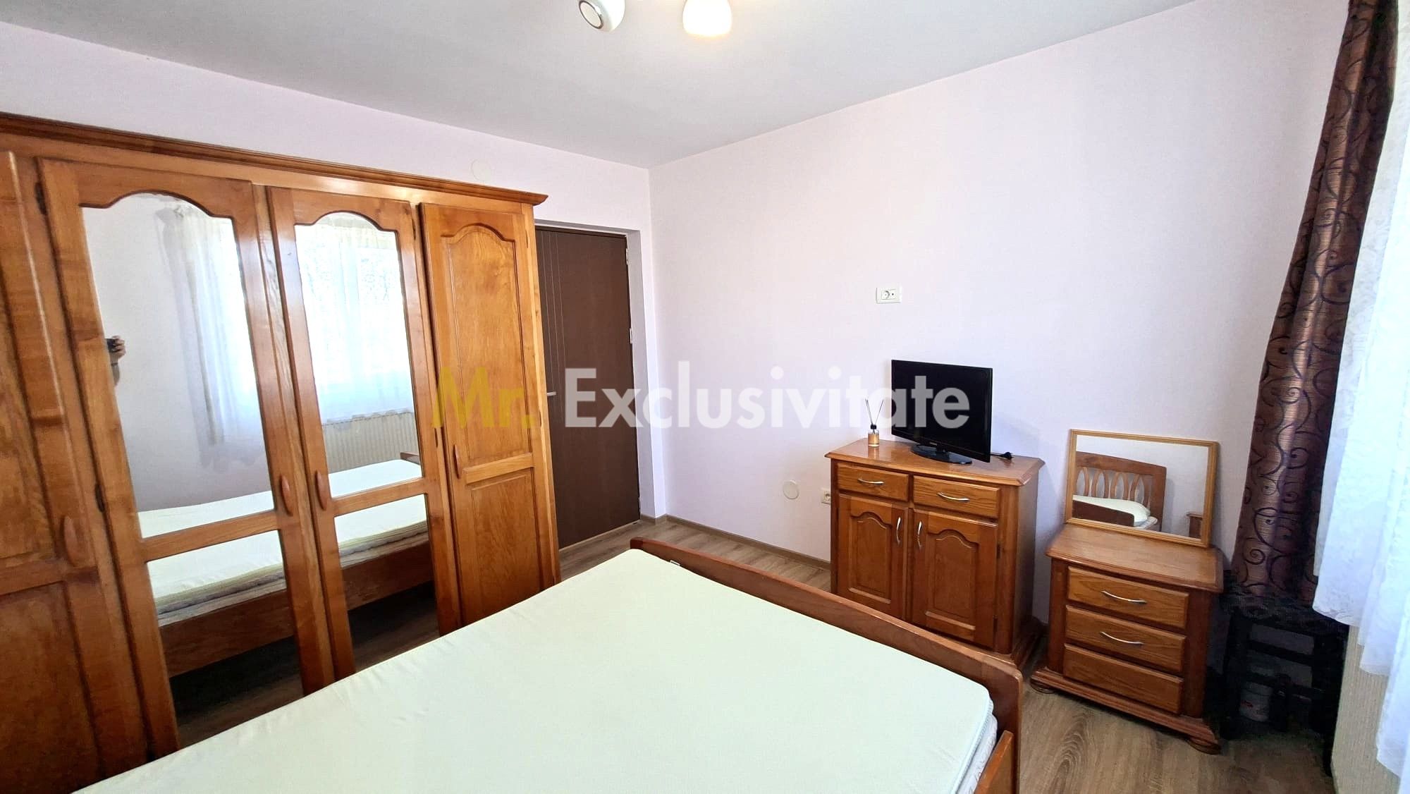 Apartament 3 camere Ultracentral-Pitesti-Bloc Mobilux etaj intermediar — fotografia 3