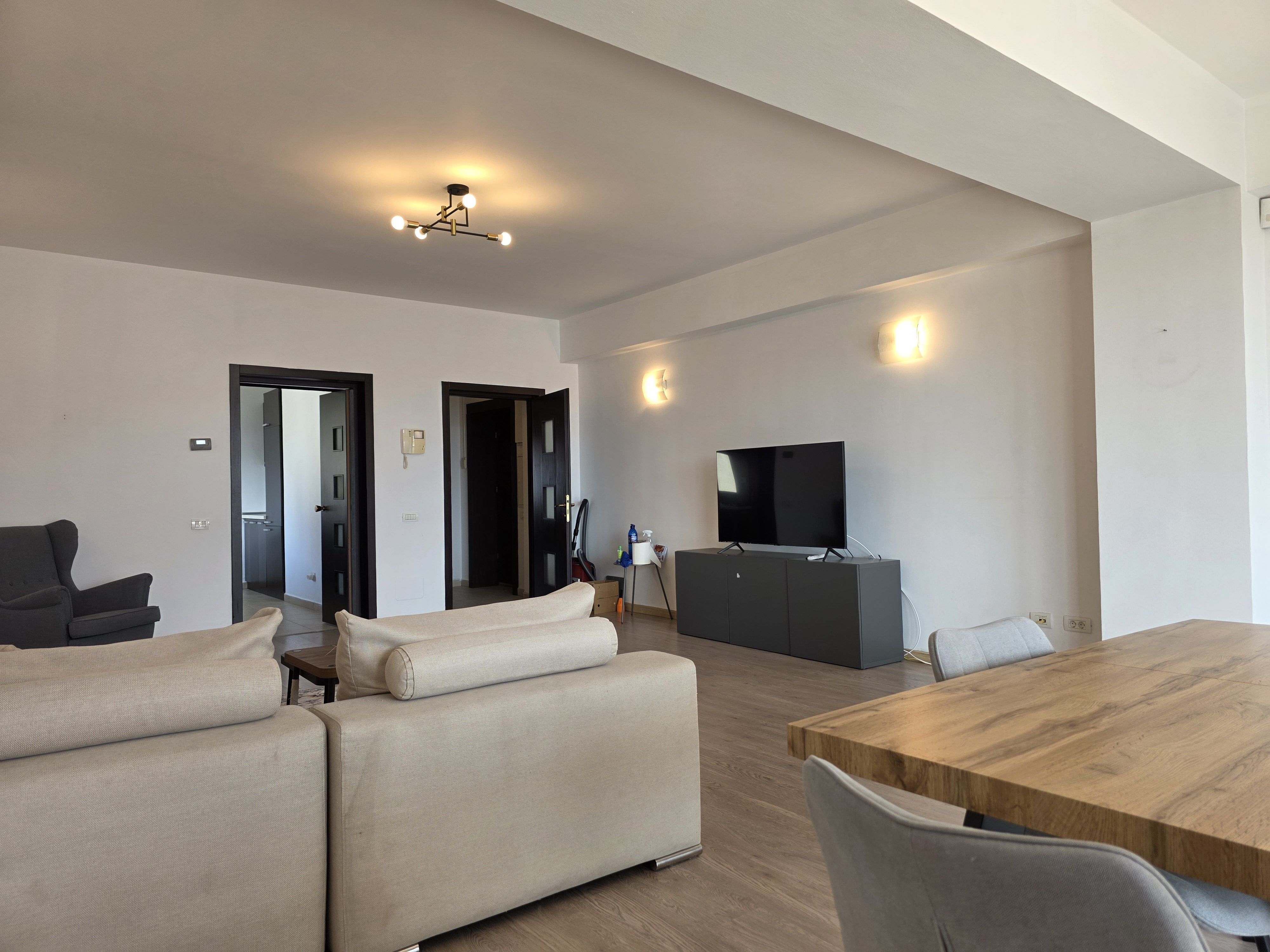 Inchiriere apartament 3 camere, 2 parcari in Iancu Nicolae!