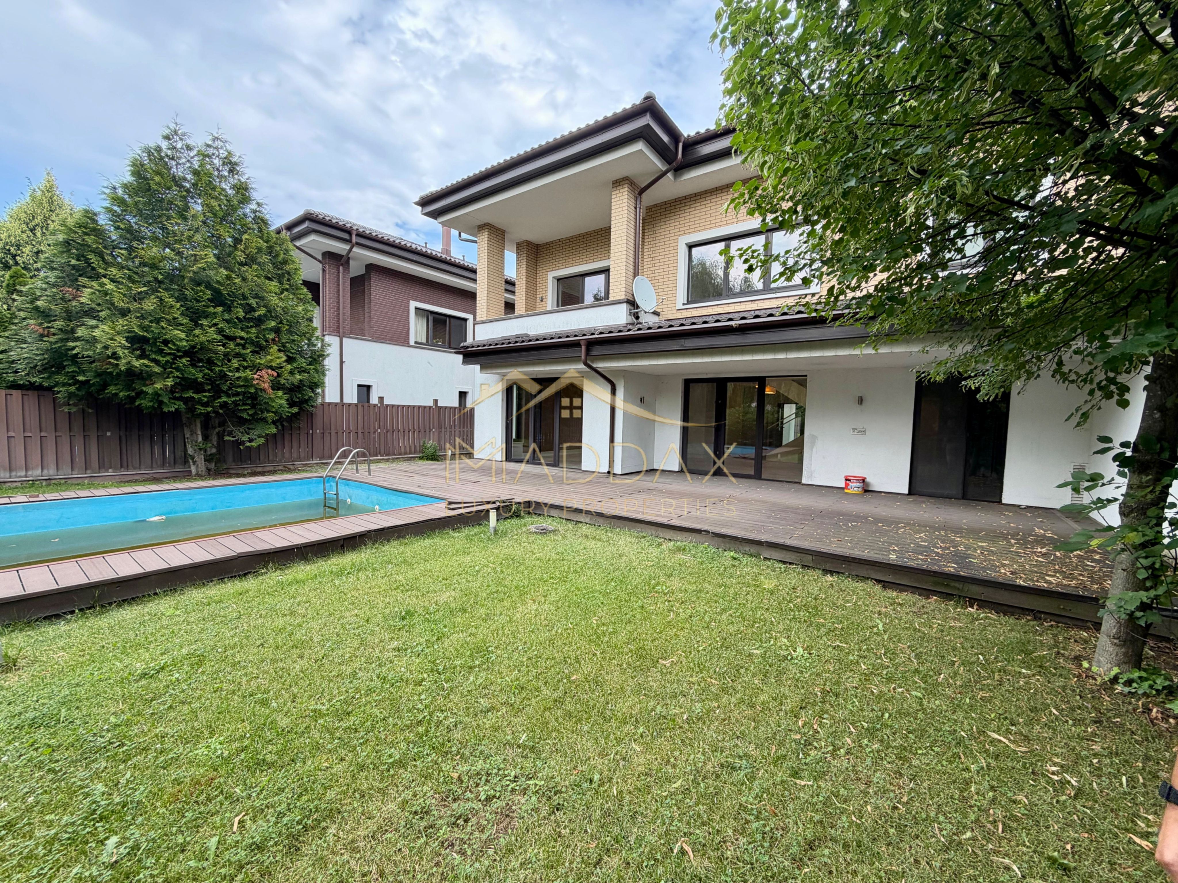 Vila cu 9 camere *900 teren* & piscina privata // Pipera