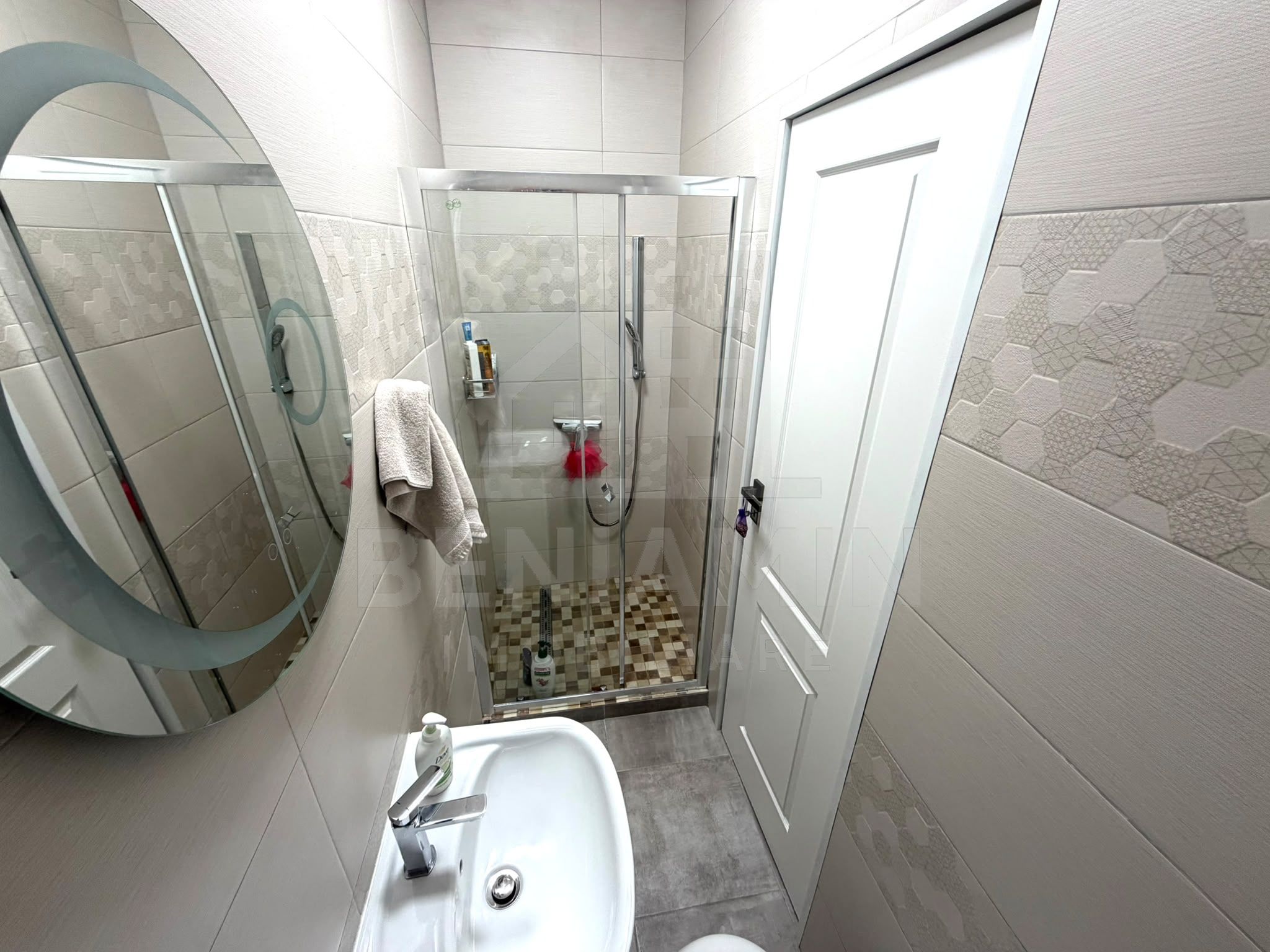 Apartament cu 3 camere si 3 bai in Craiovita Noua - Promenada Mall - — fotografia 8