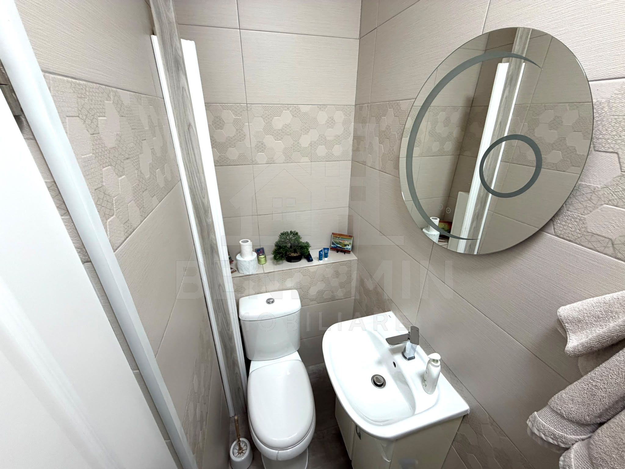 Apartament cu 3 camere si 3 bai in Craiovita Noua - Promenada Mall - — fotografia 9