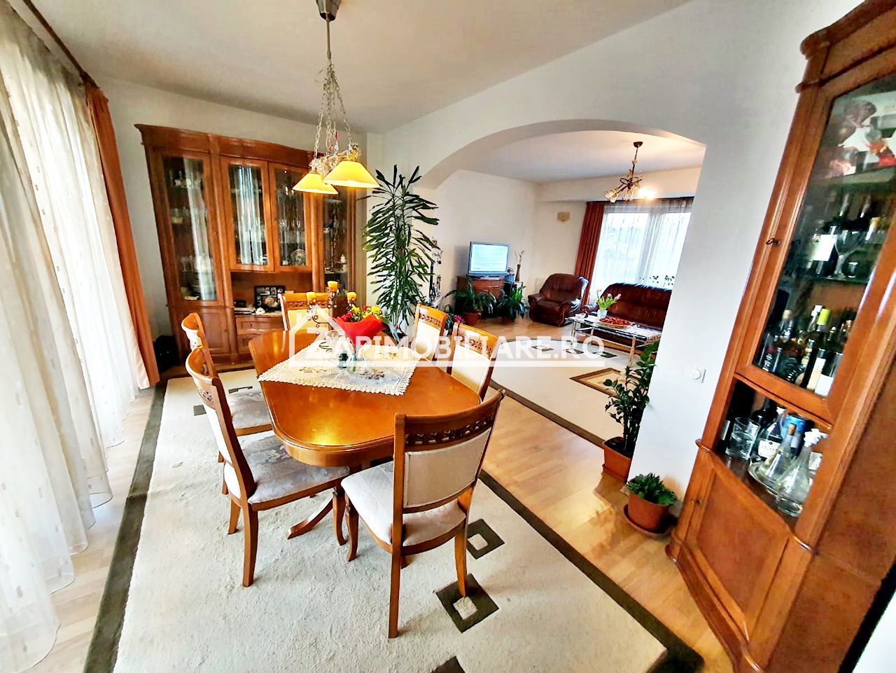 Casa 6 camere, 295 mp.utili, 1.000 mp teren, cartier Unirii — fotografia 3