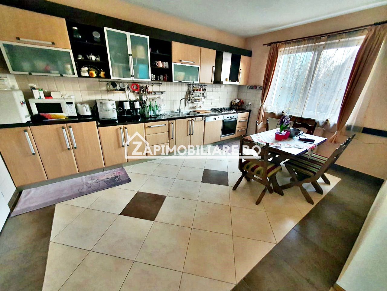 Casa 6 camere, 295 mp.utili, 1.000 mp teren, cartier Unirii — fotografia 4