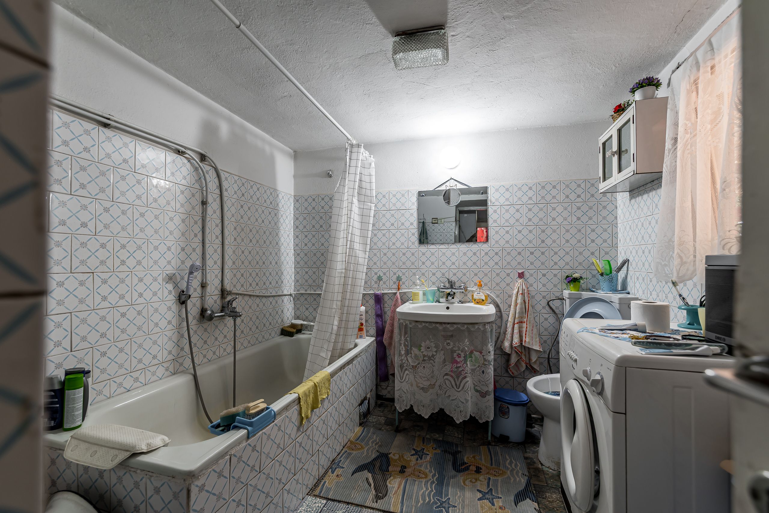 Casa 3 camere, bucatarie si baie, in zona centrala din Chisineu-Cris — fotografia 10