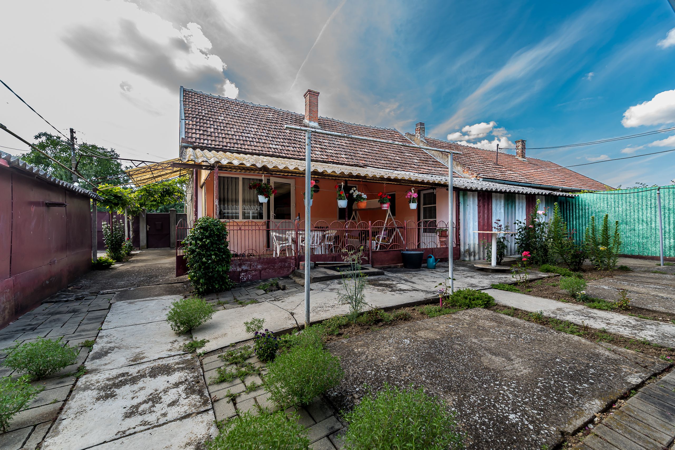Casa 3 camere, bucatarie si baie, in zona centrala din Chisineu-Cris — fotografia 6