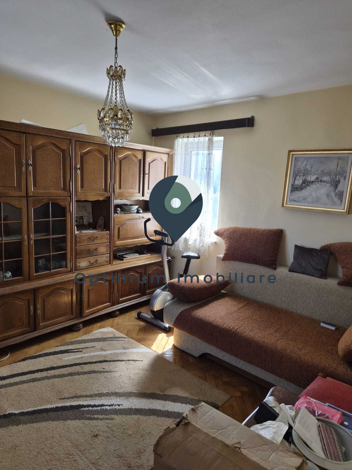Apartament cu 3 camere in Manastur, etaj intermediar, zona Petrom !