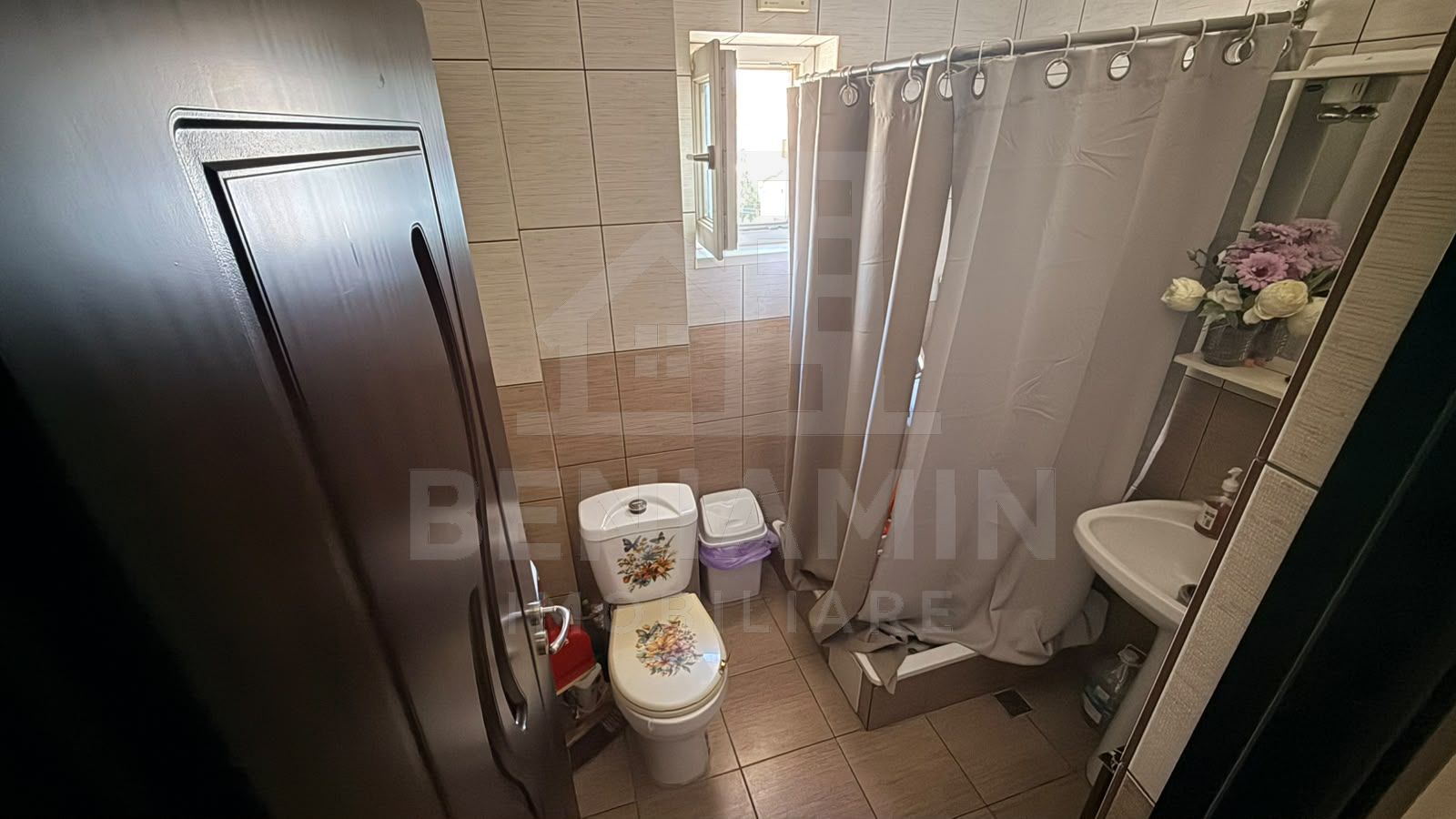 Spatii-15mp-cu-baie-proprie-Parcul-Romanescu -utilitati incluse — fotografia 5