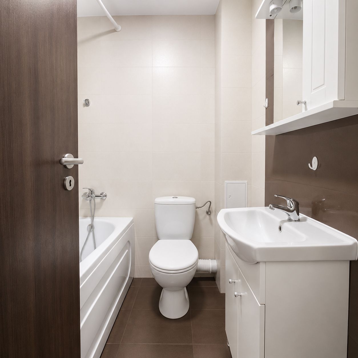 Apartament cu 2 camere la mansardă, complet mobilat și utilat — fotografia 4