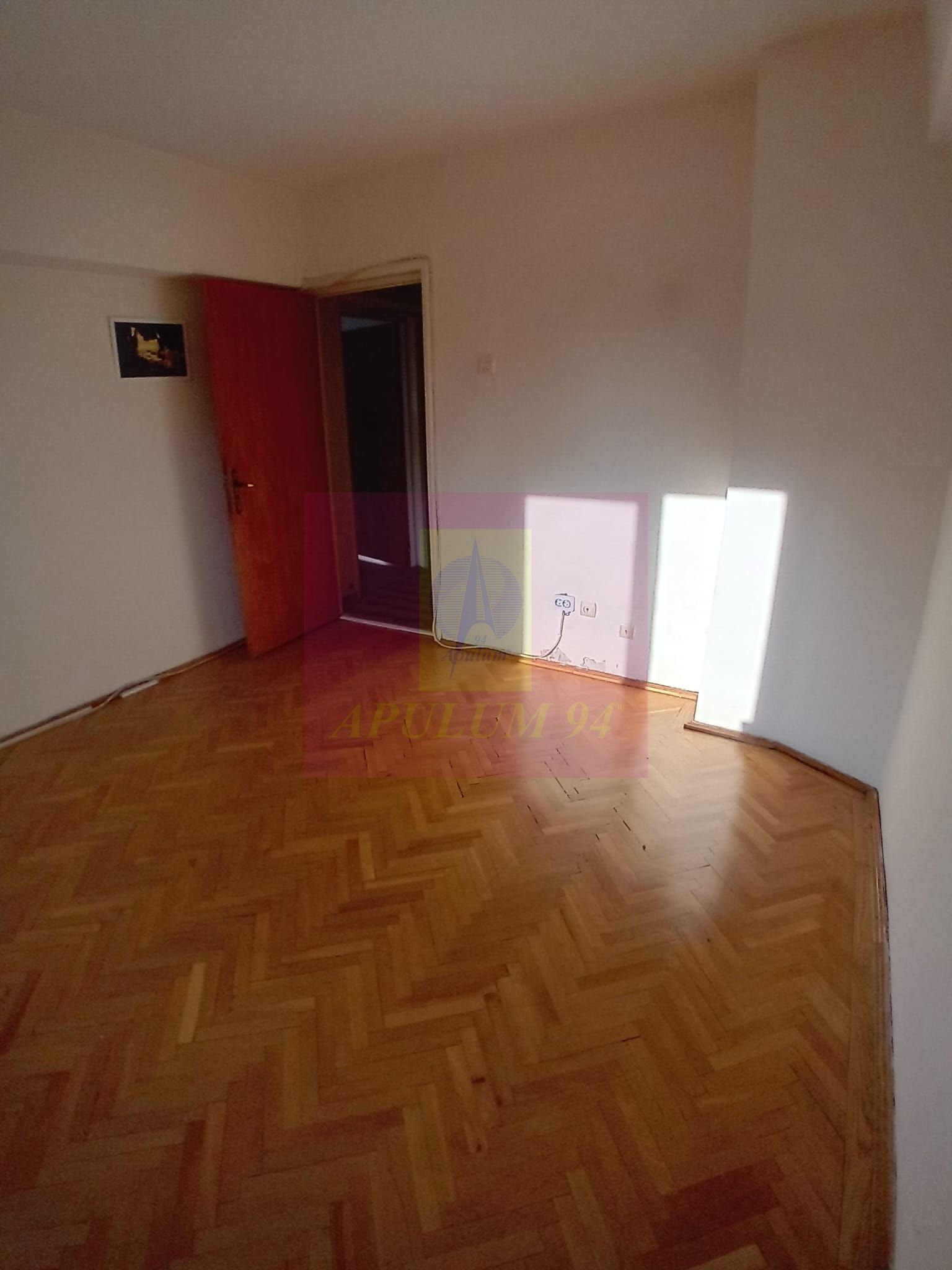 Vanzare apartament de 4 camere la Casa Poporului-stradal — fotografia 3