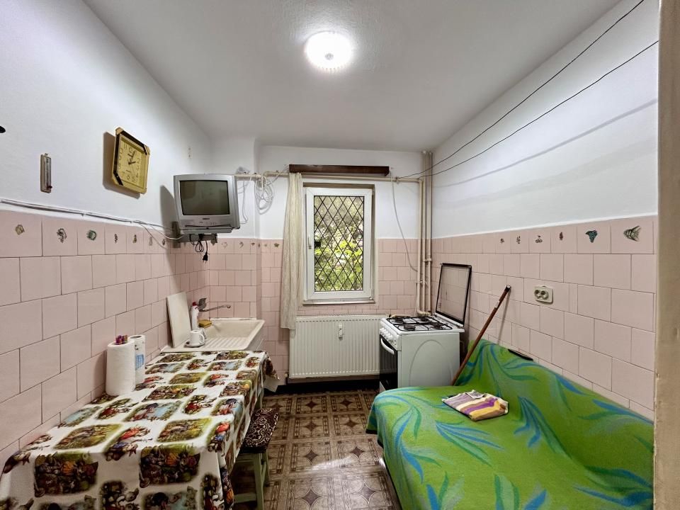Apartament 2 camere, semidecomandat, parter, Nord, Ploiesti