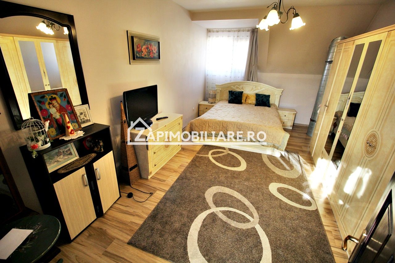 Casa 8 camere,4 bai,482mp,1.100mp teren,2 garaje,0% comision — fotografia 3