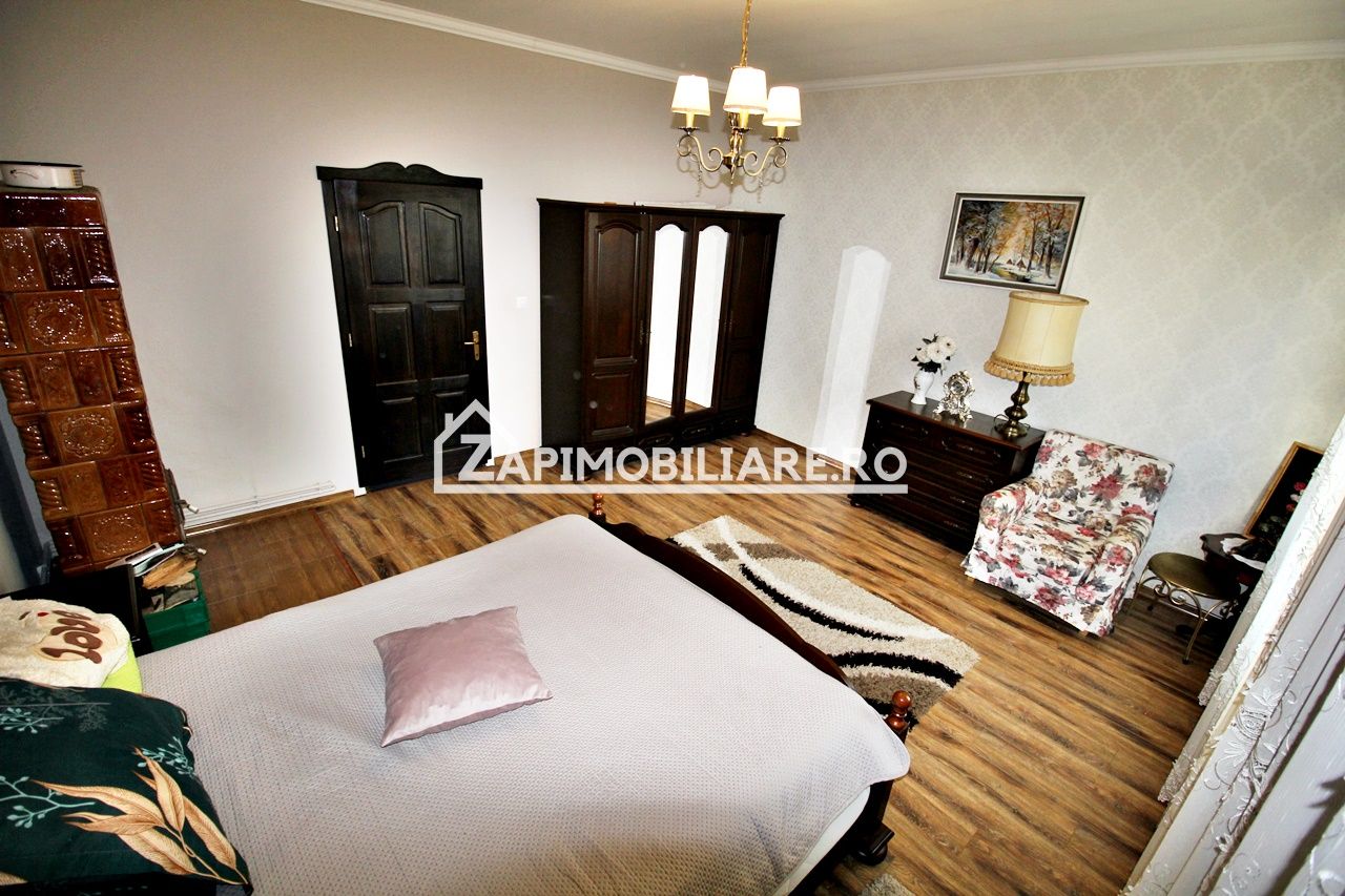 Casa 8 camere,4 bai,482mp,1.100mp teren,2 garaje,0% comision — fotografia 4